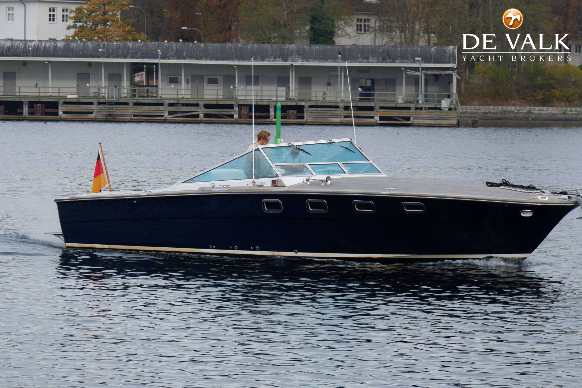 Magnum Marine 38