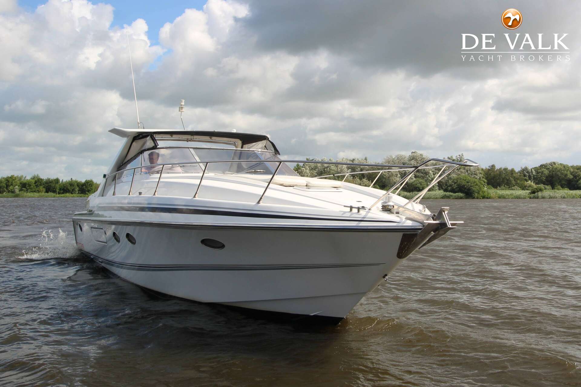 Sunseeker Camargue 46 (1991) – Sportief motorjacht met overdekt ligplaats - Foto 3
