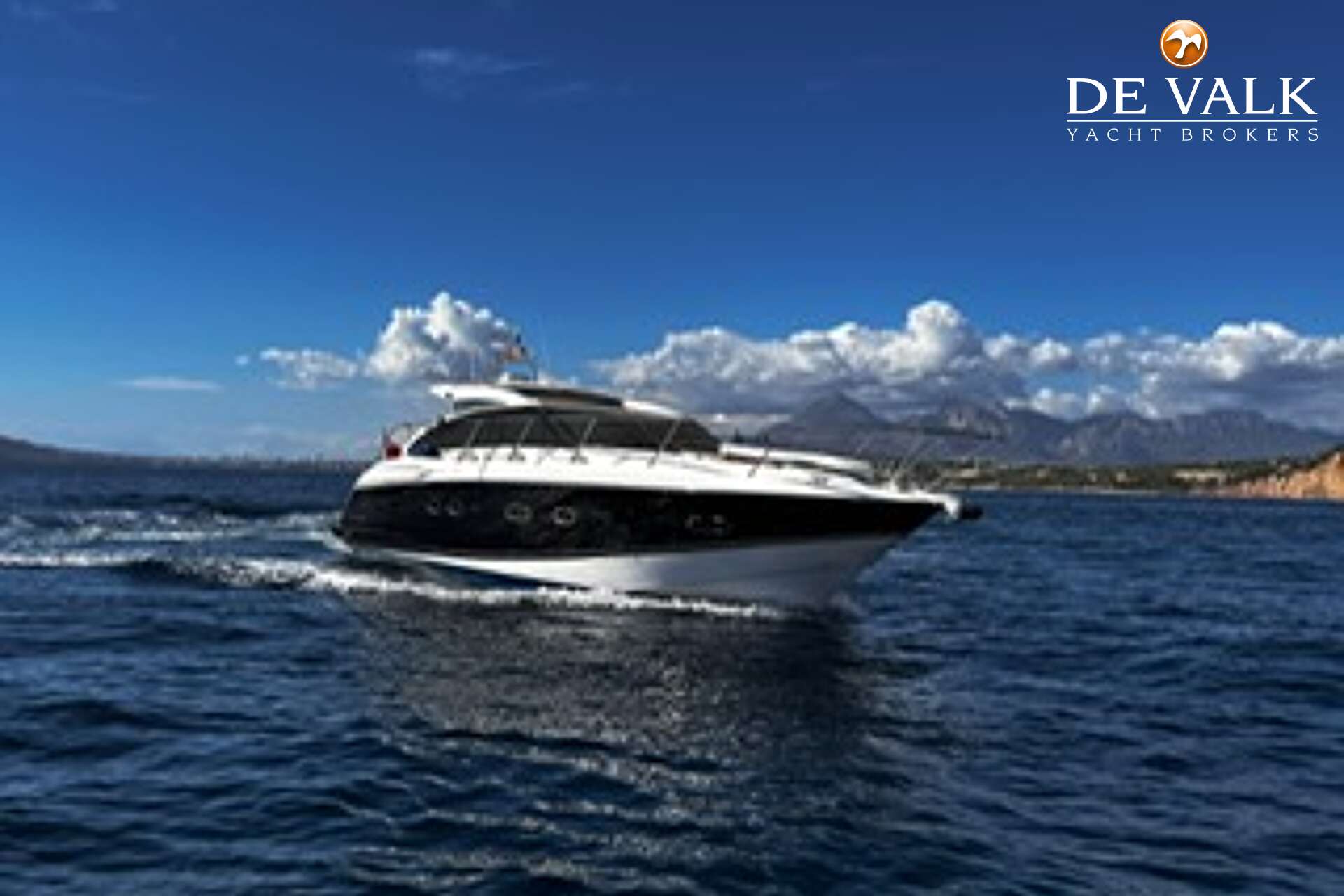 Princess V42 2011 – Elegant sportjacht met tendergarage - Foto 5