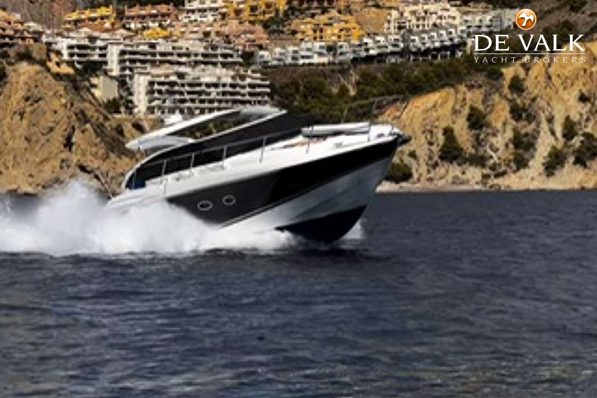 Princess V42 2011 – Elegant sportjacht met tendergarage - Foto 6