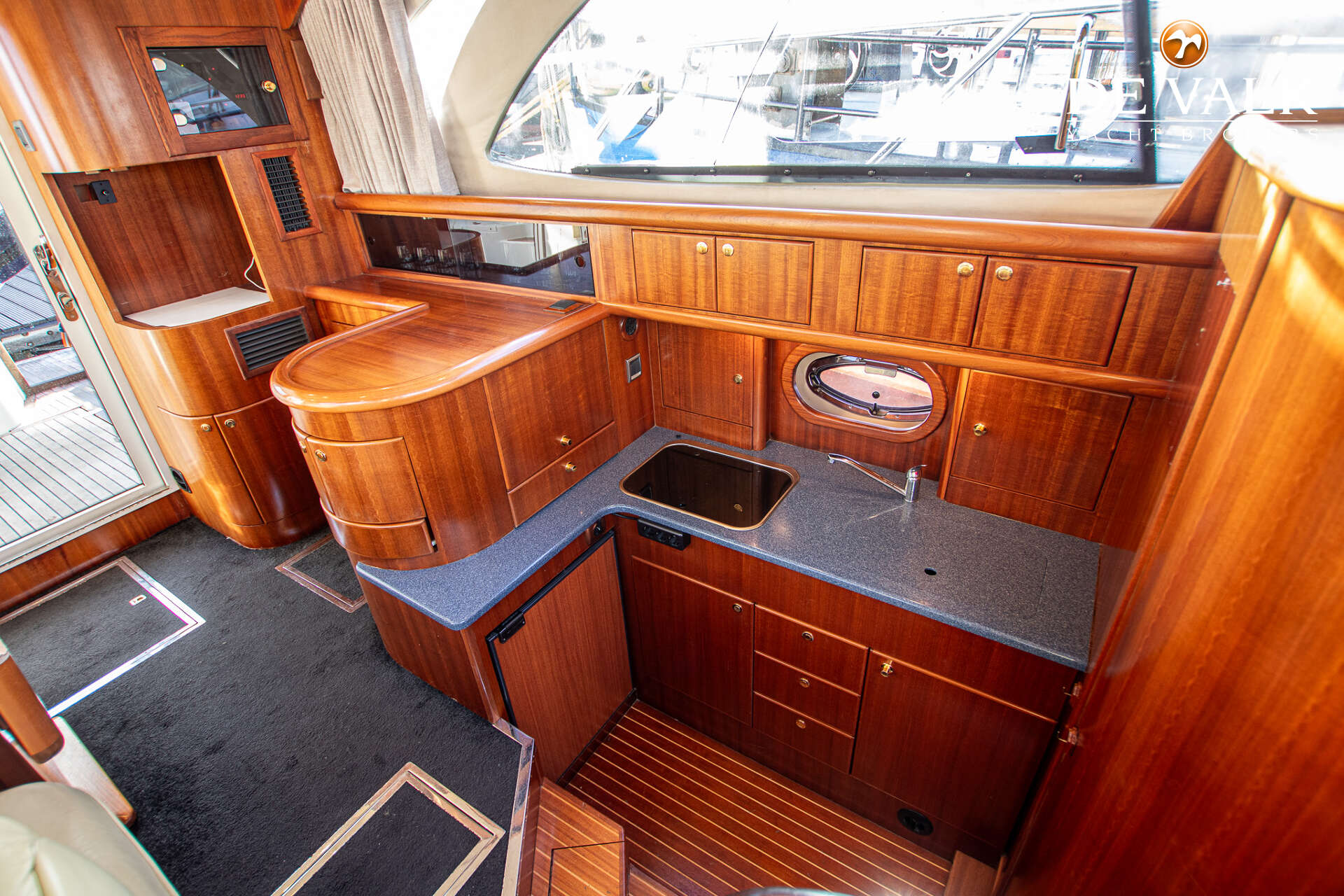 Galeon 380 Fly 2005 – Poolse flybridge met lage motoruren - Foto 28