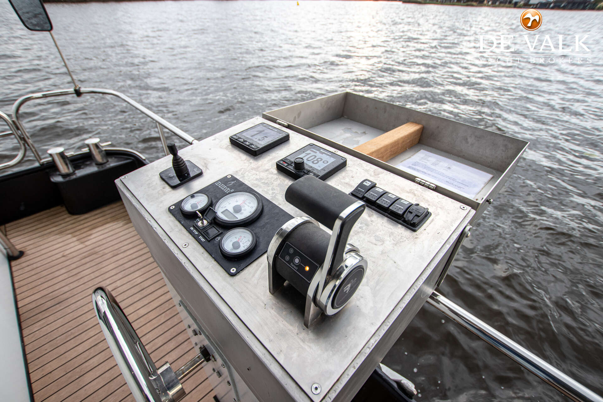 Woonboot Woonboot 2023 – Luxemotor nieuwstaat Loosdrecht - Foto 7