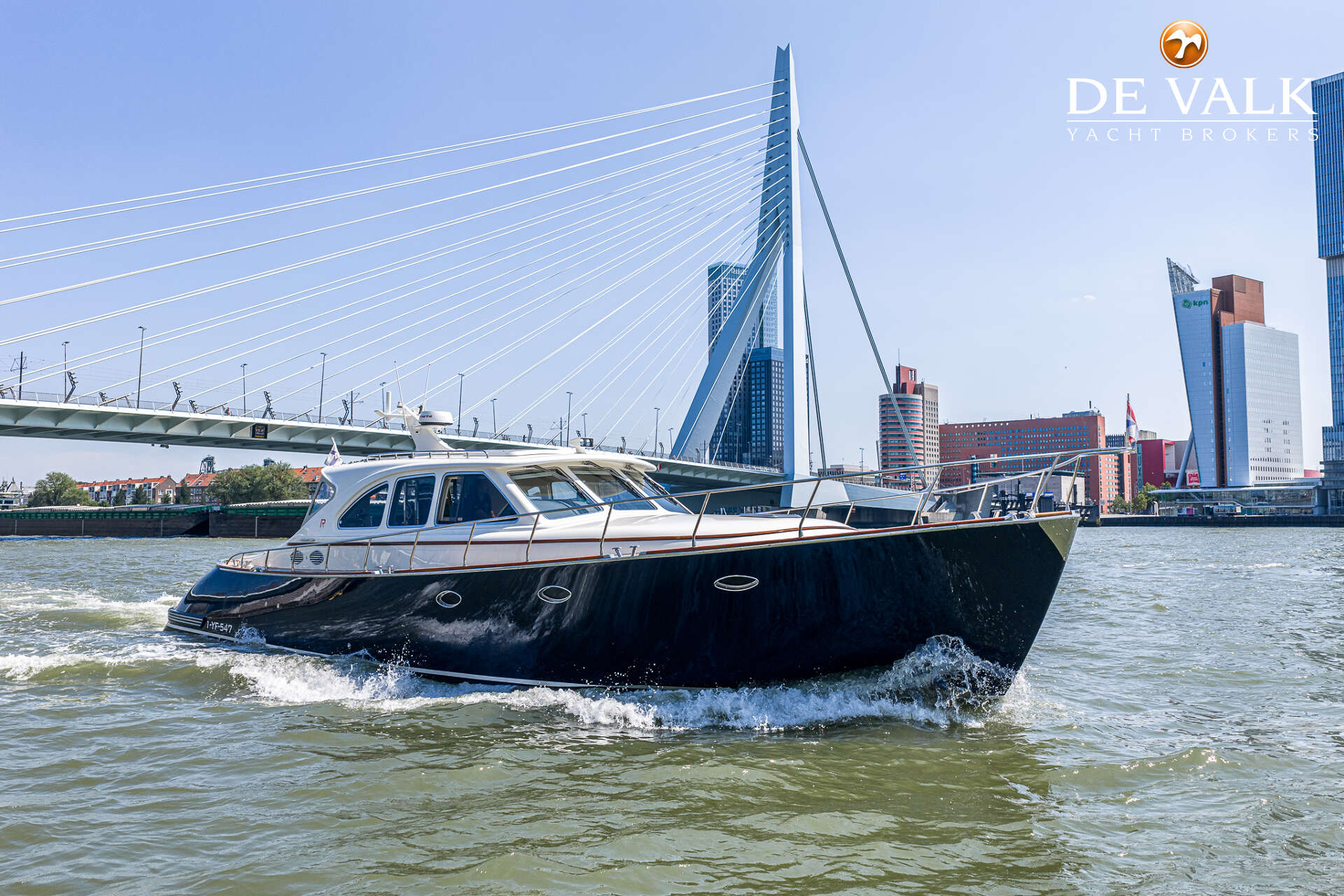 Rapsody 55 (2007) – zeewaardig motorjacht met 2×575pk