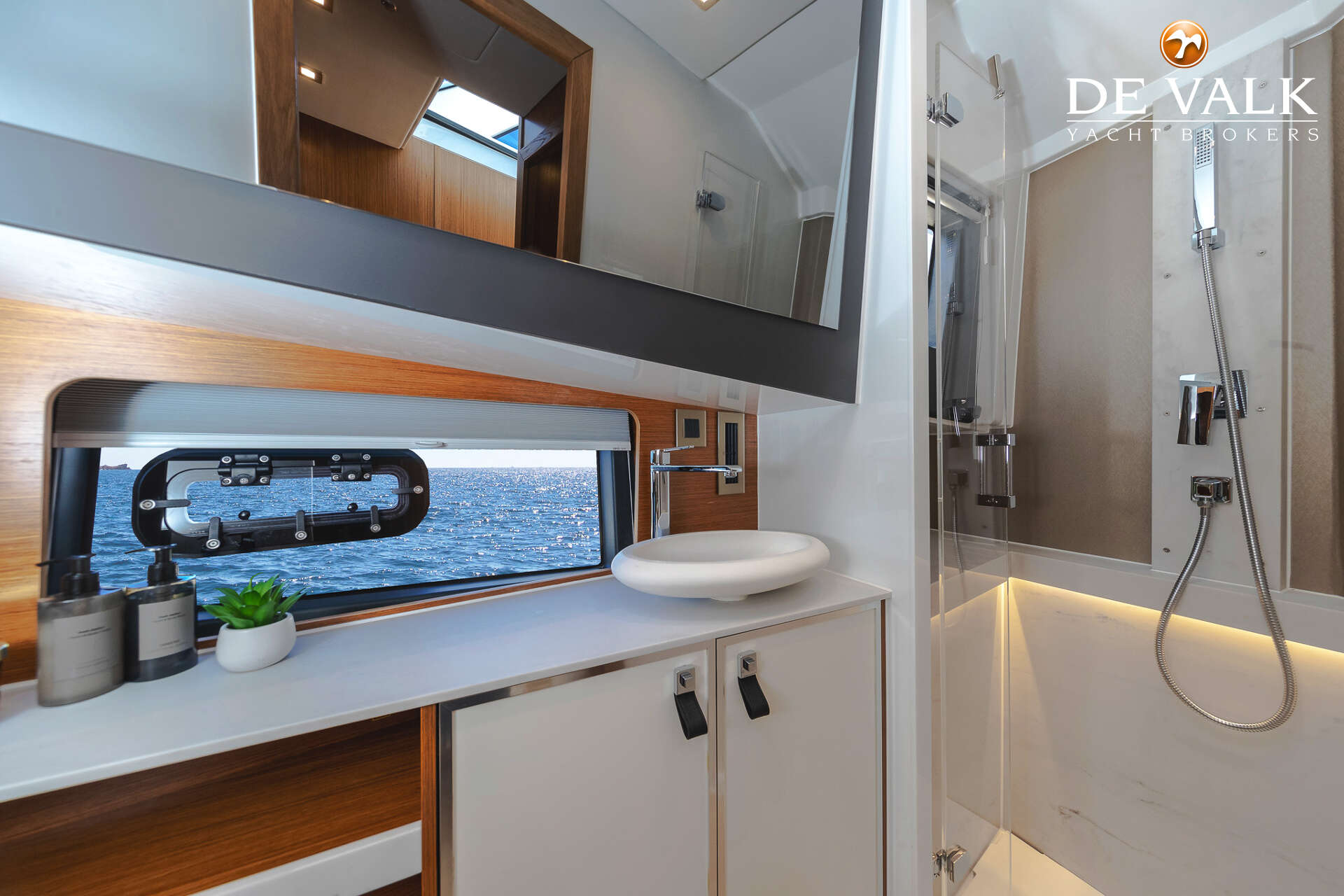 Fjord 48 Open 2026 – iconisch design met futuristische stuur - Foto 21