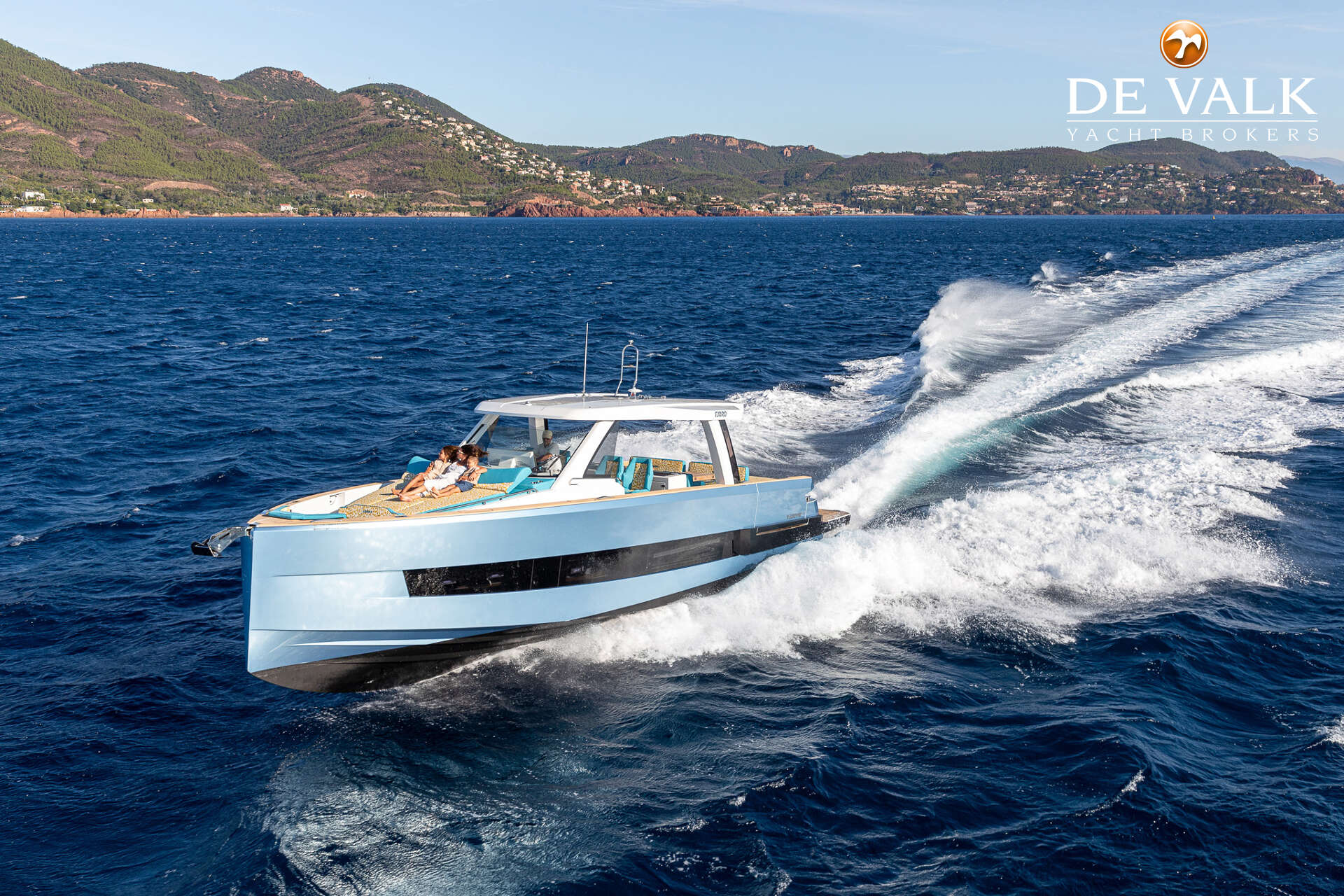 Fjord 48 Open 2026 – iconisch design met futuristische stuur - Foto 8