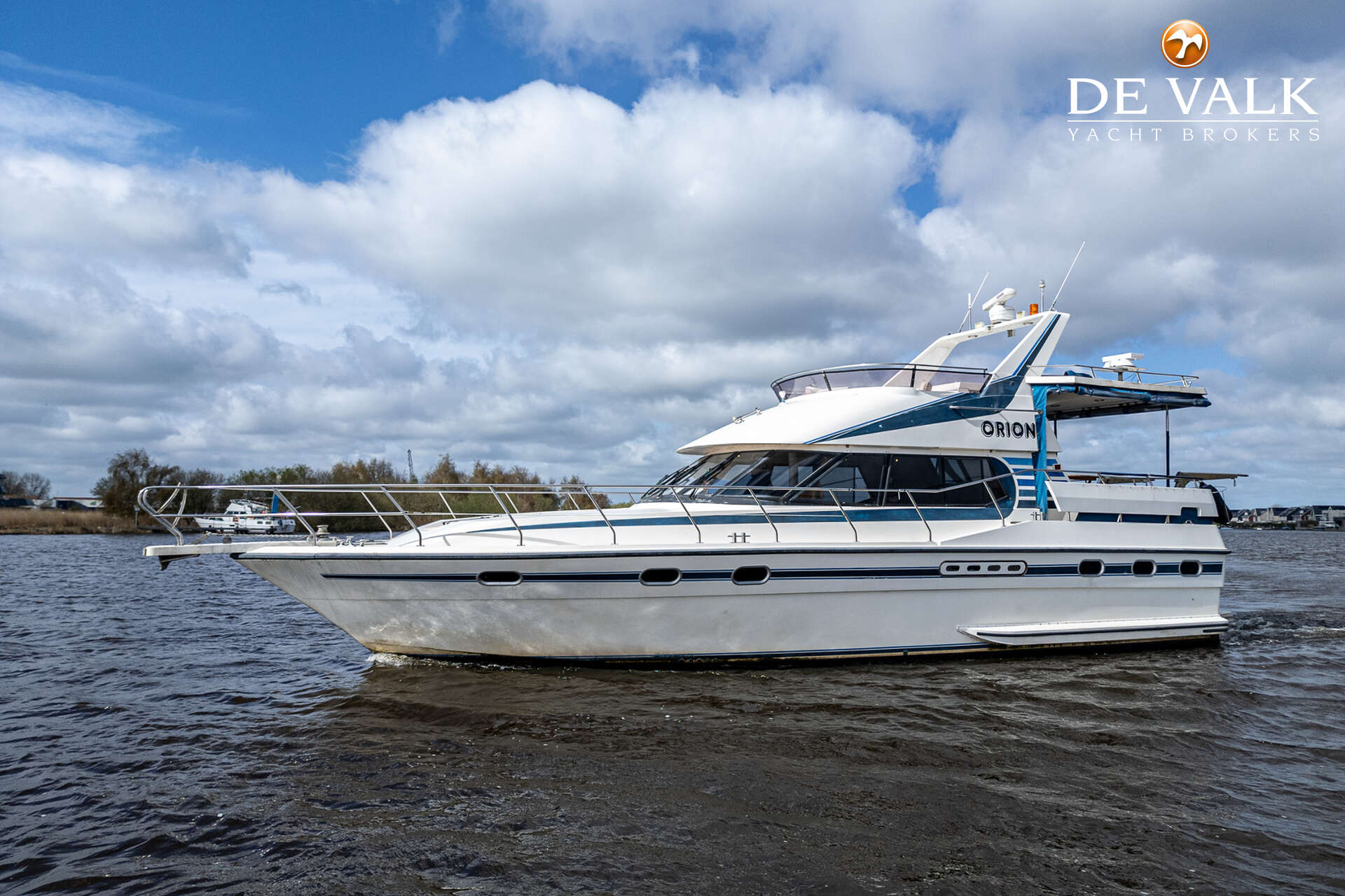Neptunus 145 Flybridge 1991 – Ruim Motorjacht met 3 Hutten - Foto 6