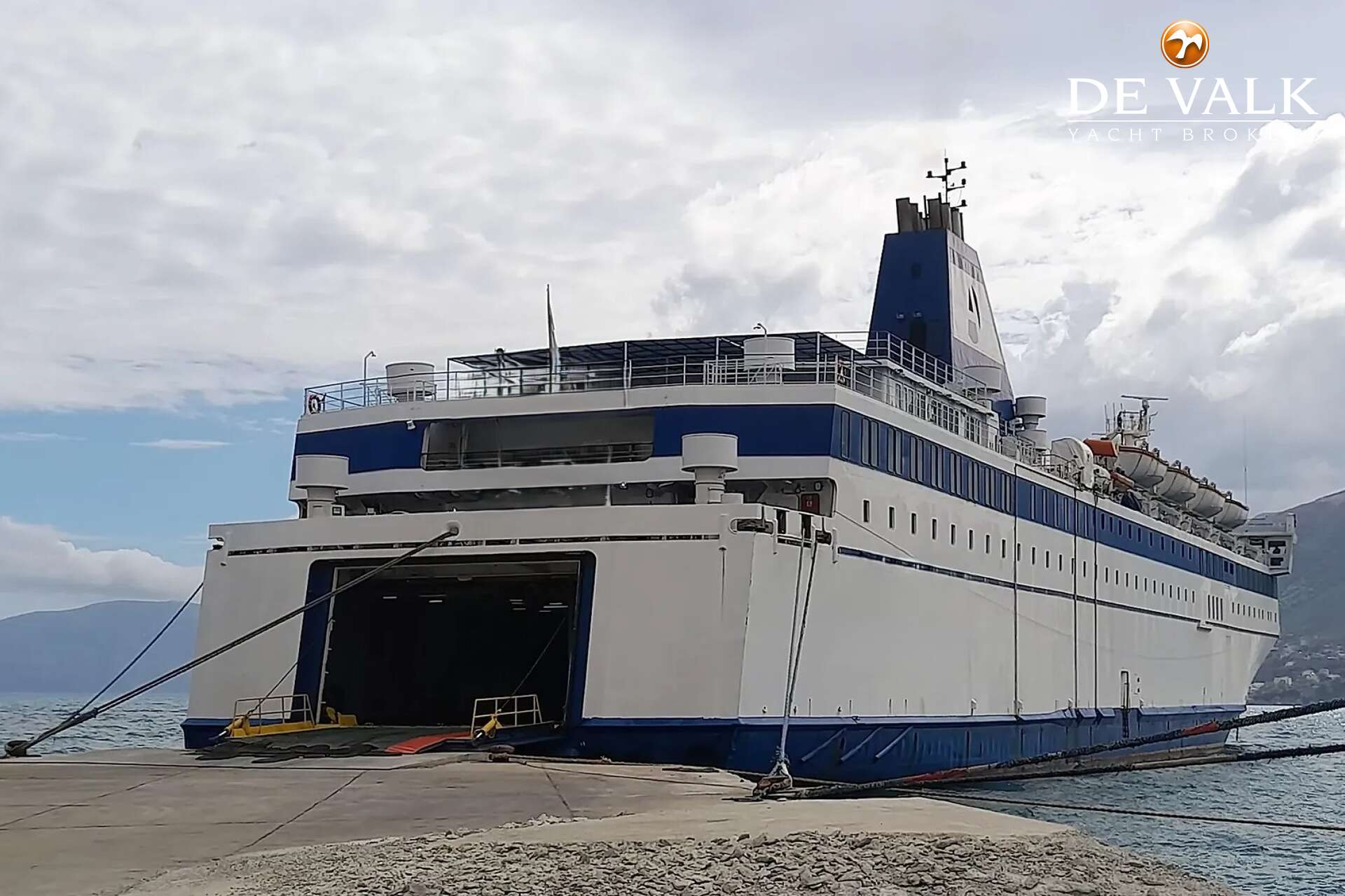 RO/RO PAX DOUBLE ENDED FERRY 128 M - Foto 2