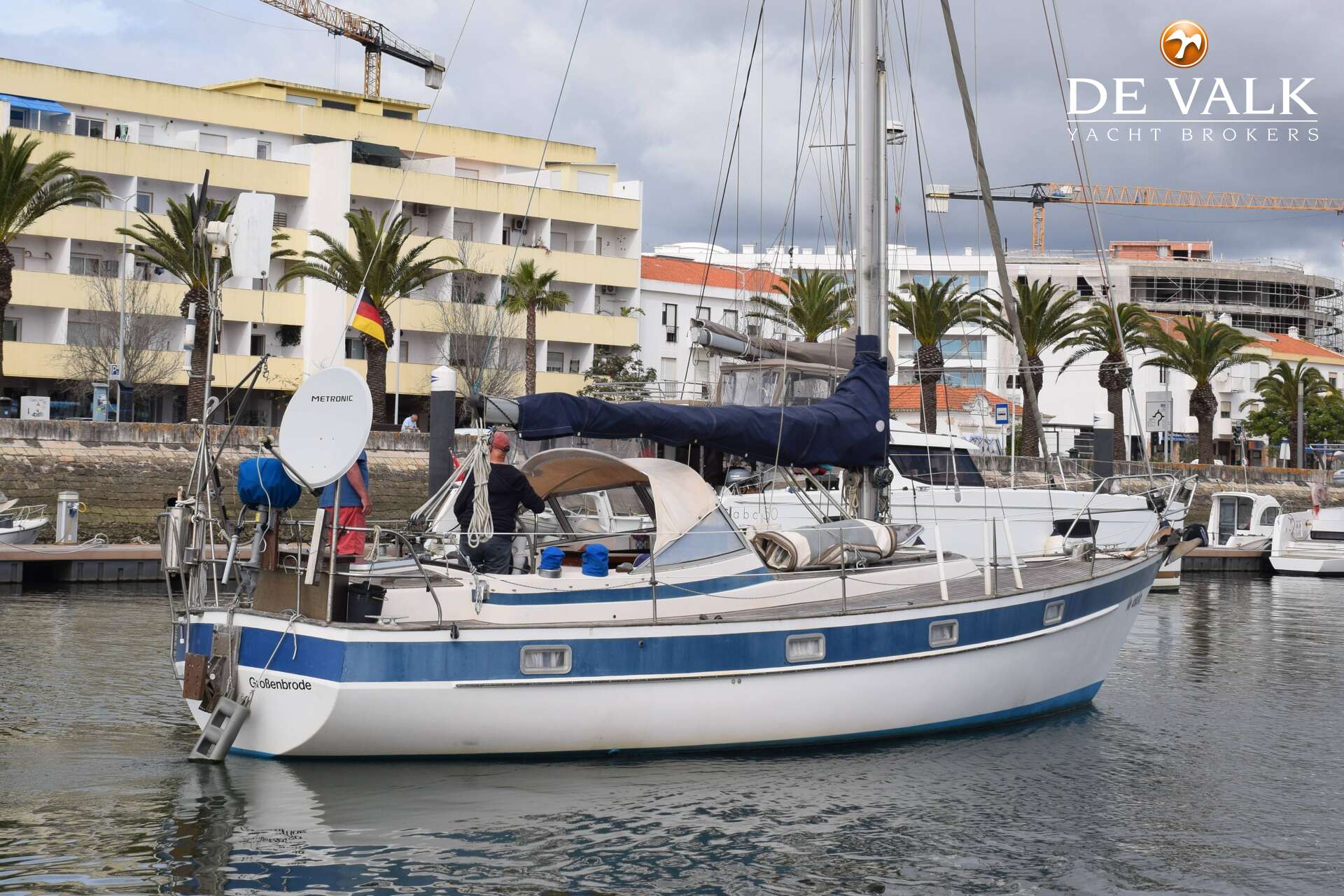 Hallberg Rassy 352