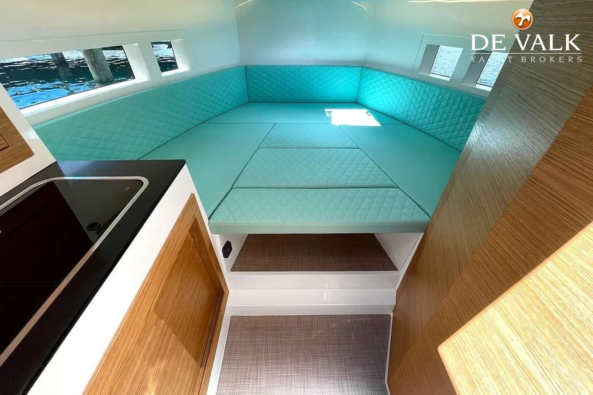 De Antonio D28 2023 – Moderne dayboat met overnachtingsmogelijkheid, gelegen in Kroatië - Foto 9