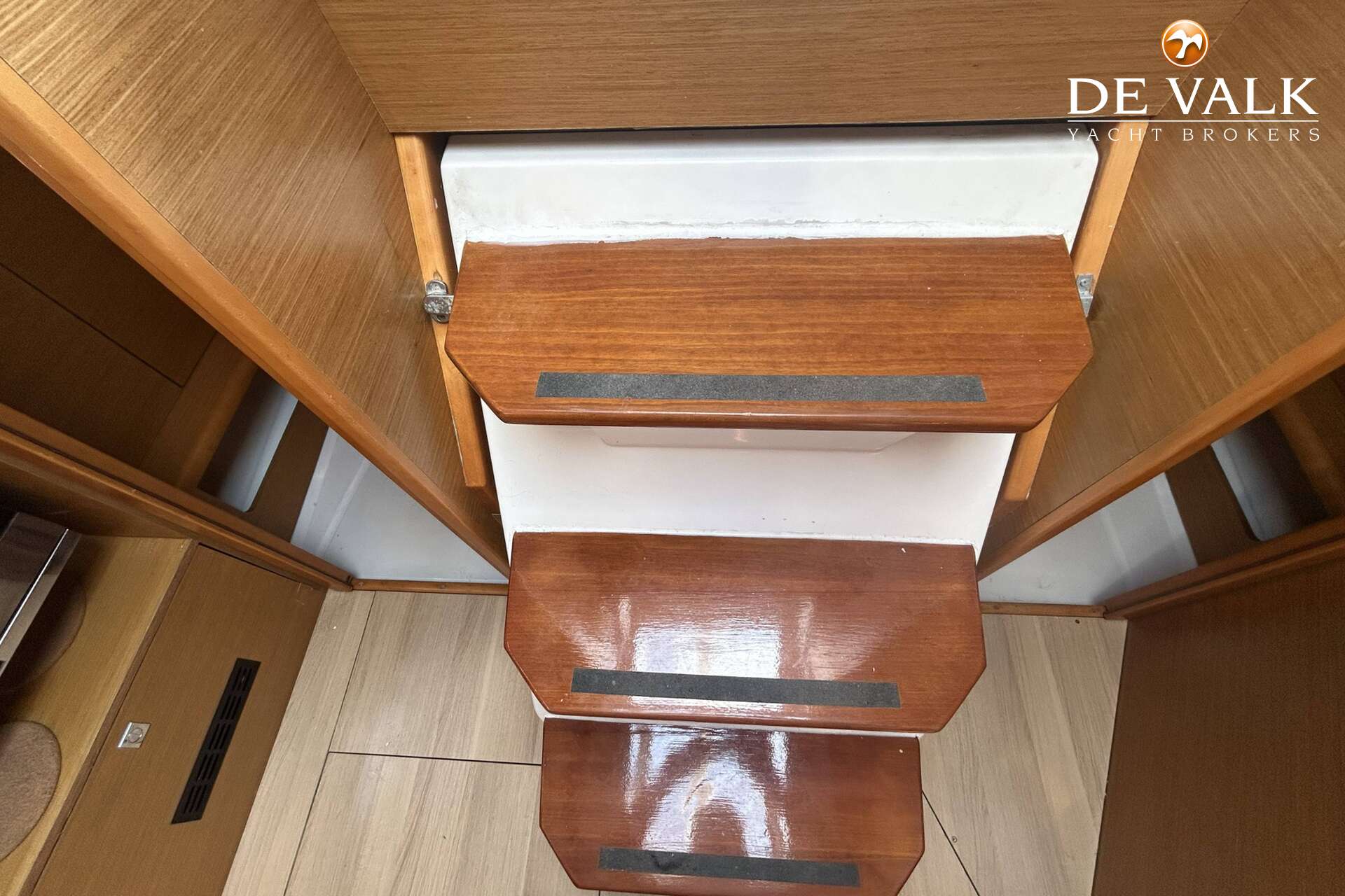 Jeanneau Sun Odyssey 349 (2017) – charter-ready cruiser - Foto 24