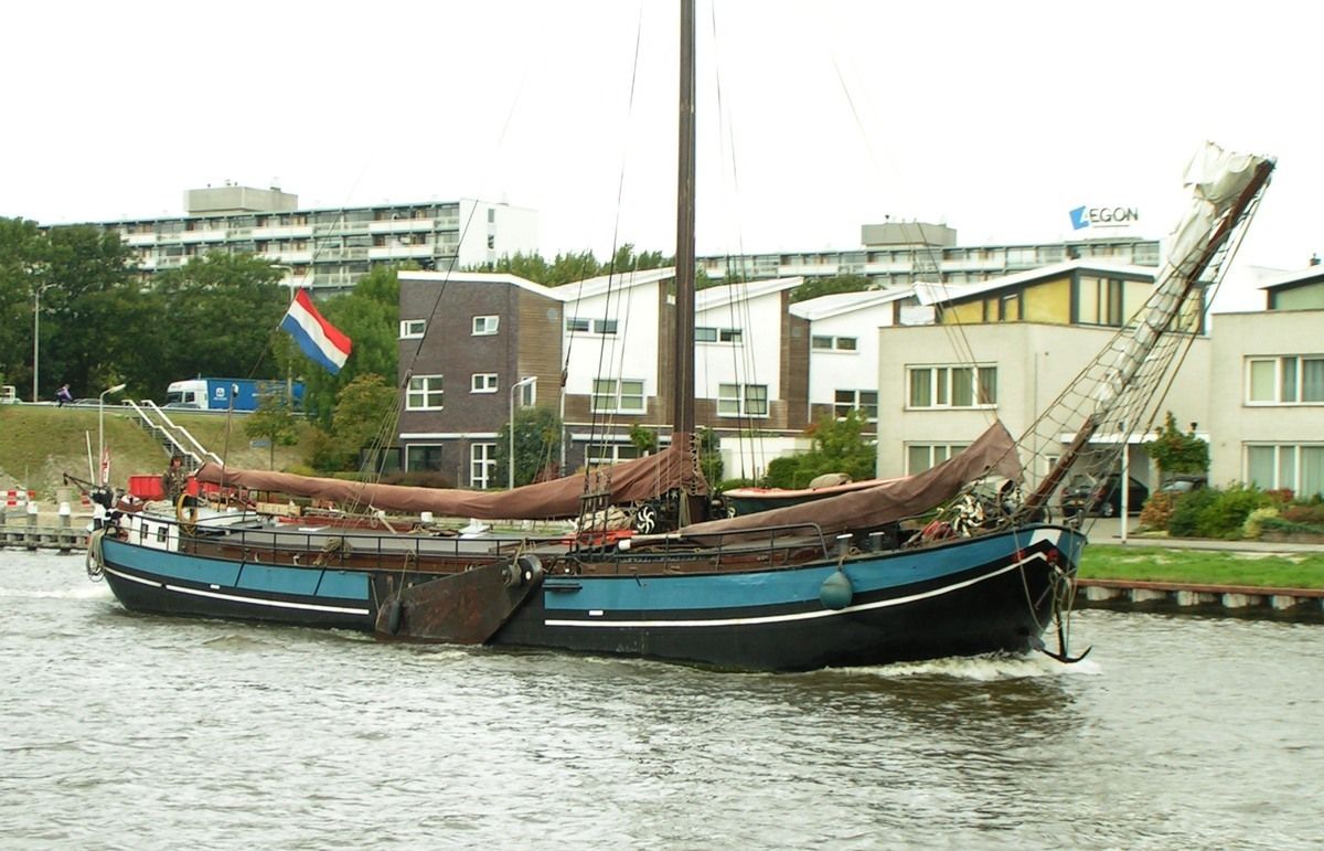 Hagenaar 25.15 zeilboot – stalen charterschip met ligplaats
