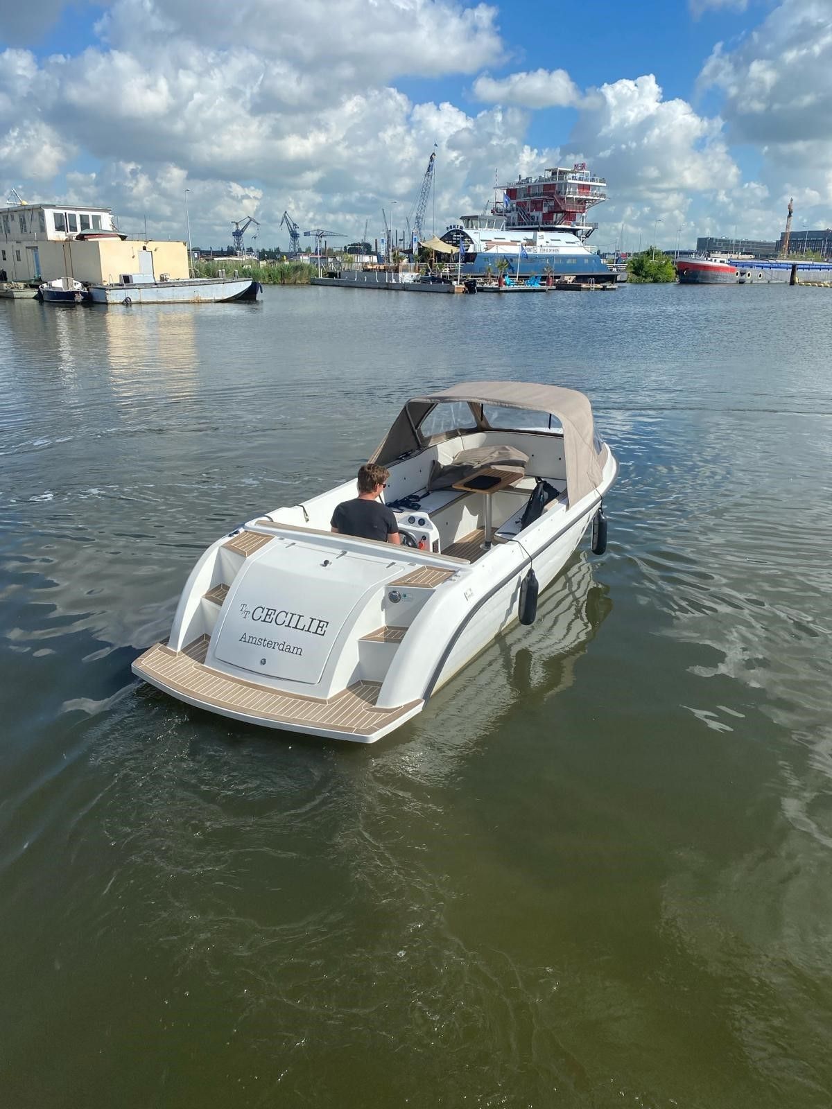 Amperaboat 630e 2021 – Elektrische sloep met 8 uur bereik - Foto 2