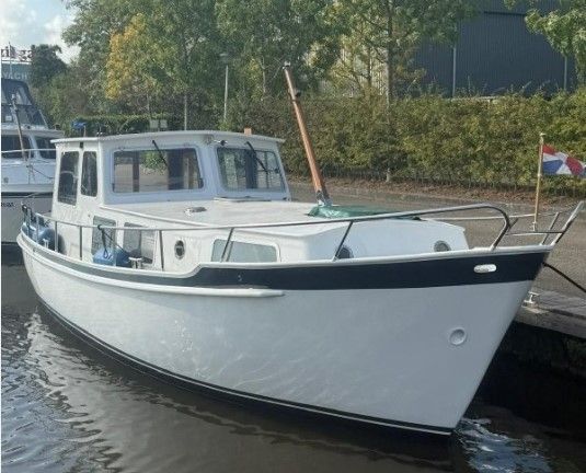 Waalkotter 980 OK 1982 – Stalen motorjacht met 4 hutten