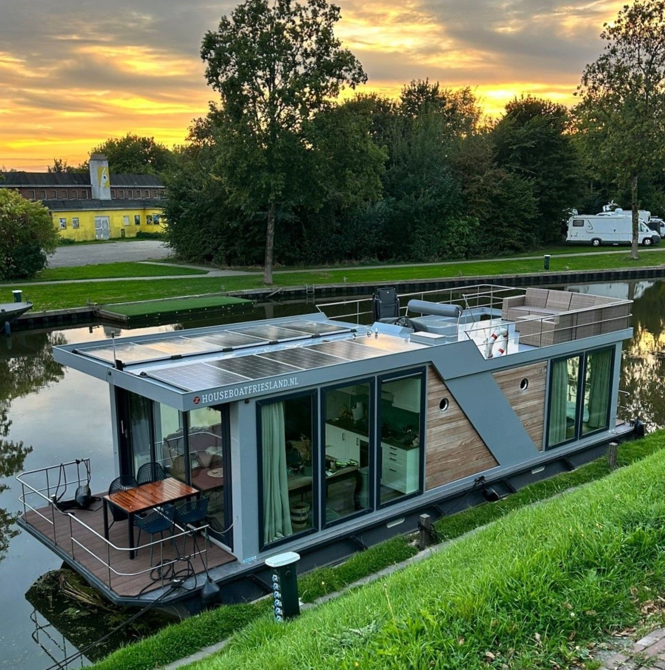 Houseboat Friesland 12.75 2021 – Zelfvoorzienend met binnenboordmotor