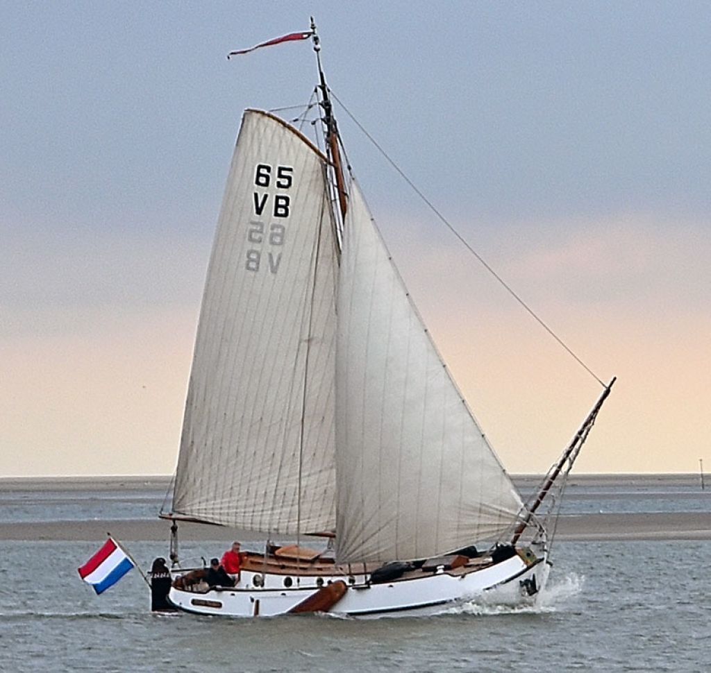 Vollenhovense Bol 9.75 1971 – Zeldzaam Varend Erfgoed
