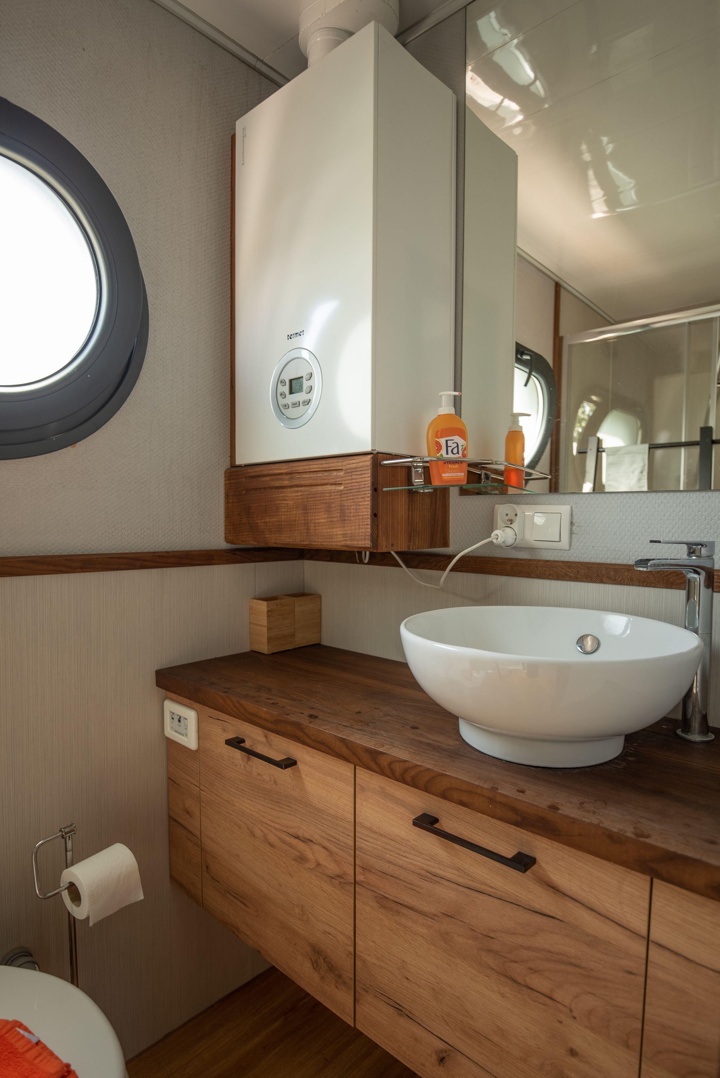 Campi 400 Warns 2019 – Houseboat met ligplaats en steiger - Foto 11