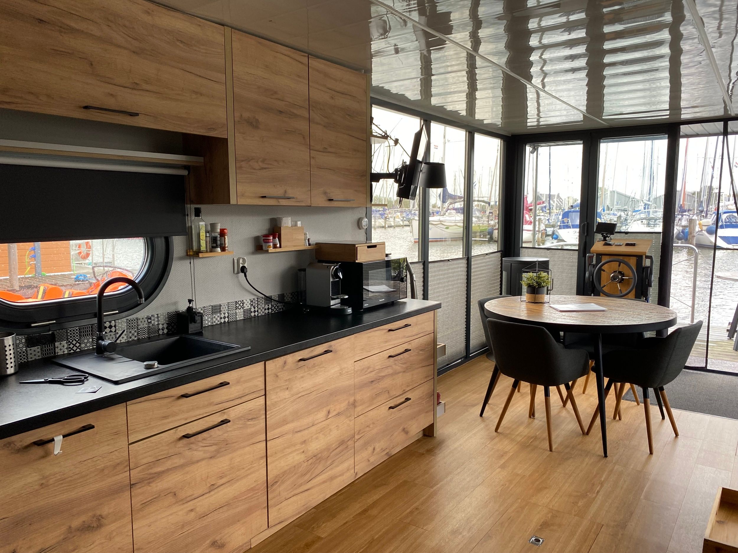 Campi 400 Warns 2019 – Houseboat met ligplaats en steiger - Foto 6