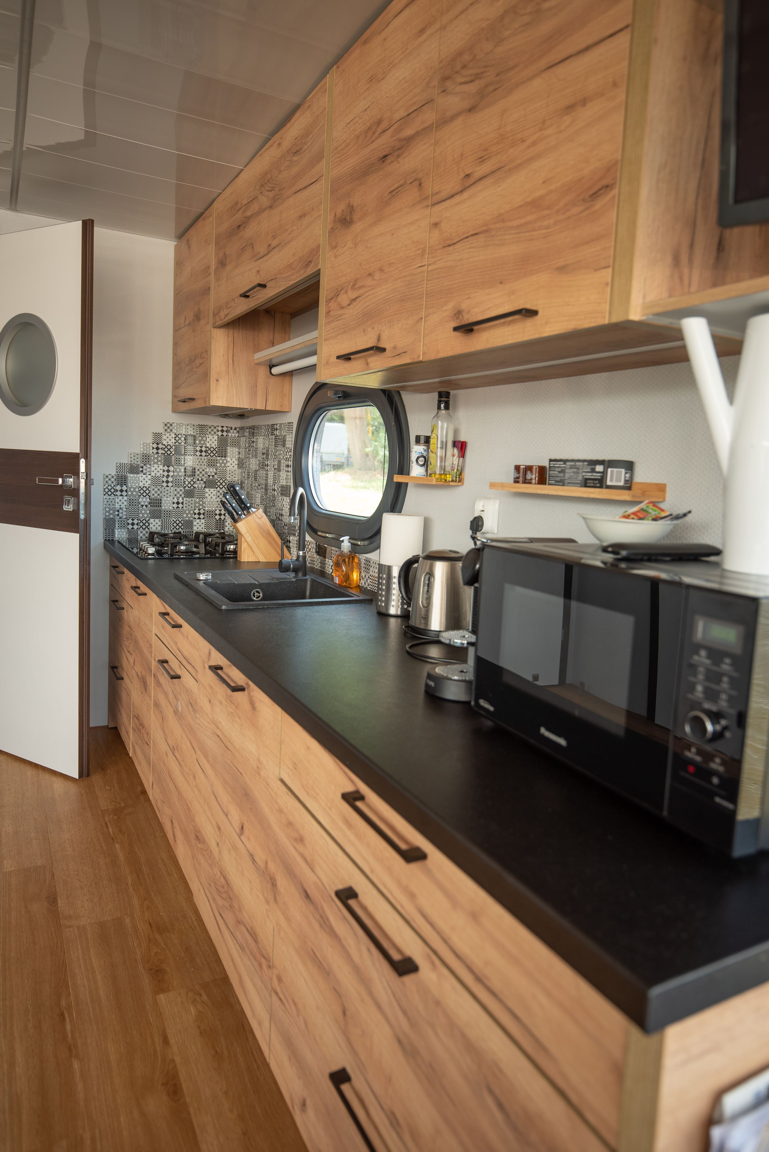Campi 400 Warns 2019 – Houseboat met ligplaats en steiger - Foto 8