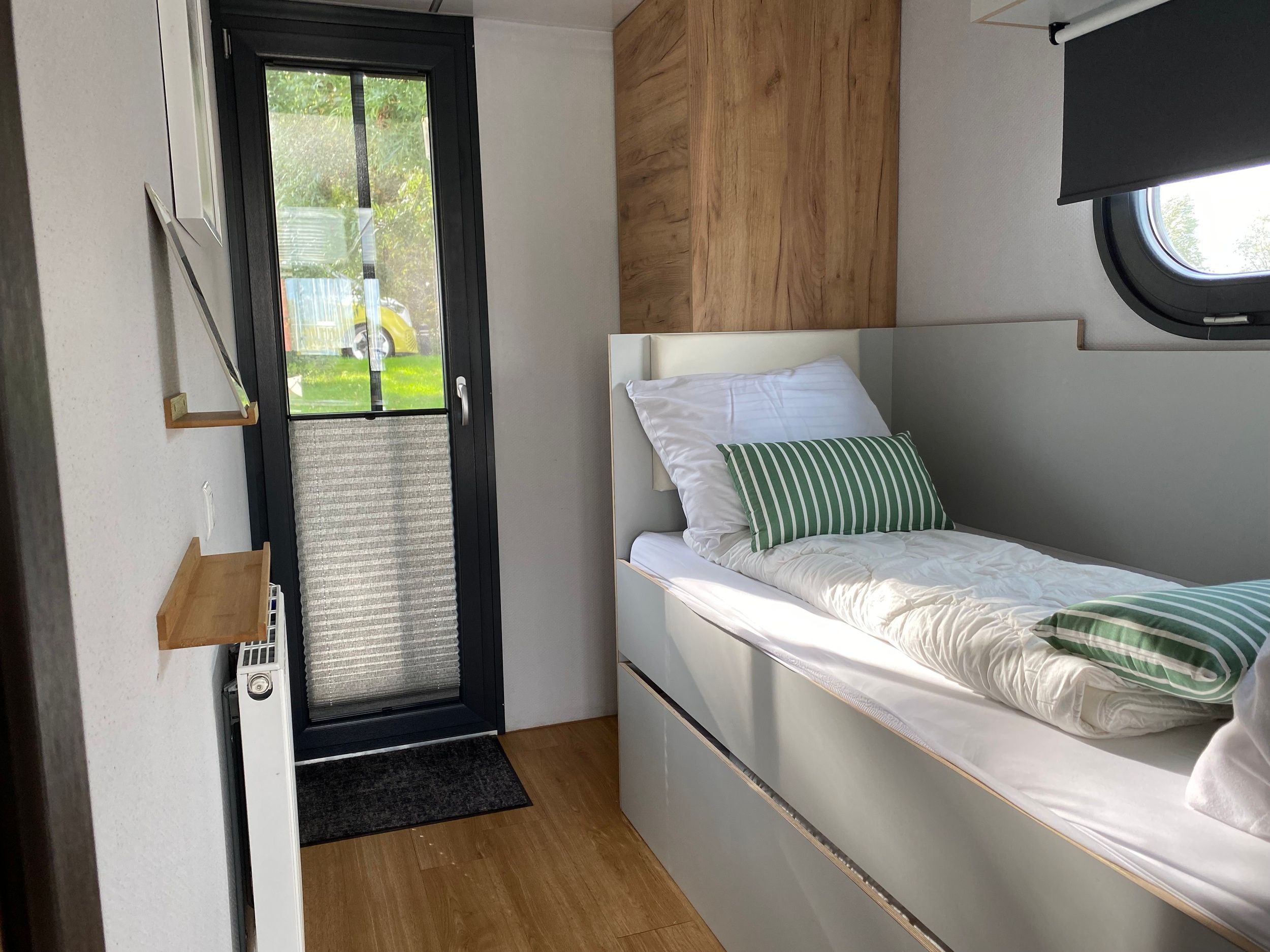 Campi 400 Warns 2019 – Houseboat met ligplaats en steiger - Foto 9