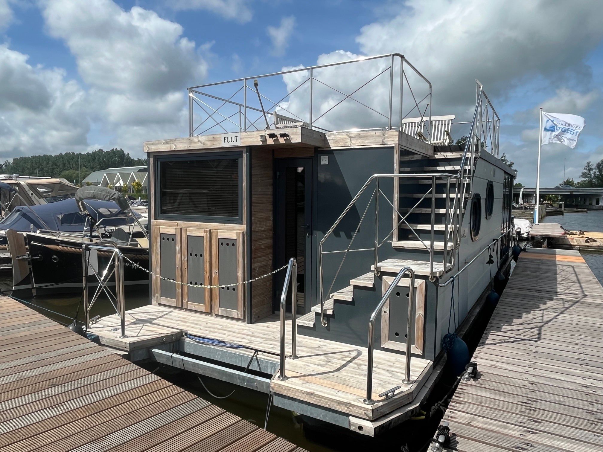 Campi 400 2021 – stalen woonboot met verhuurmogelijkheid - Foto 2