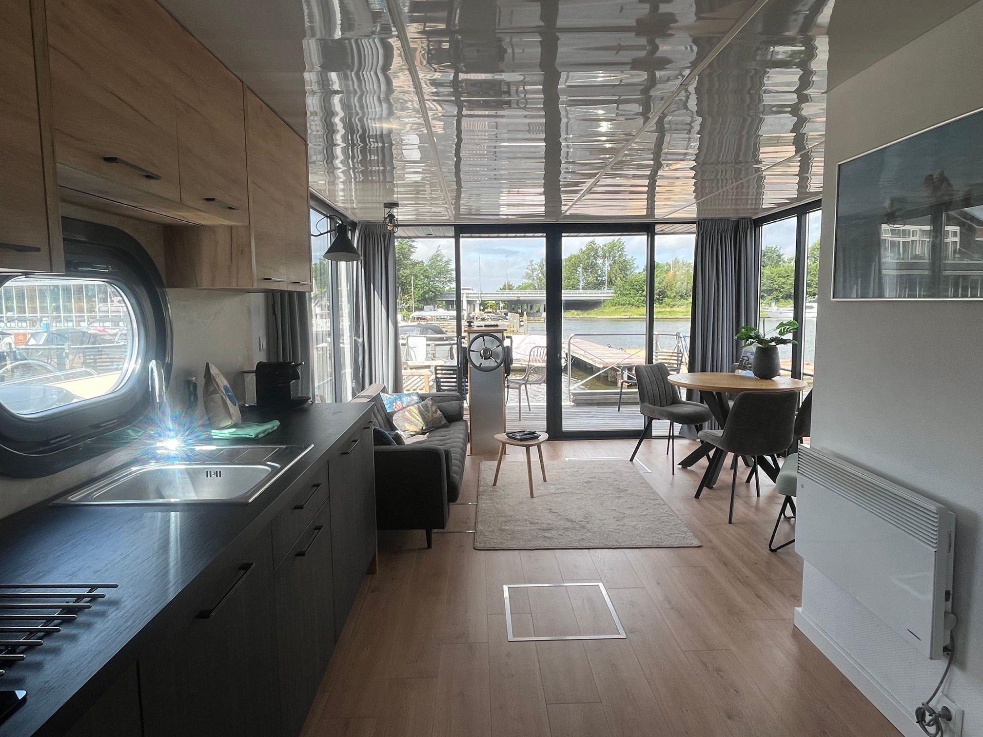 Campi 400 2021 – stalen woonboot met verhuurmogelijkheid - Foto 12