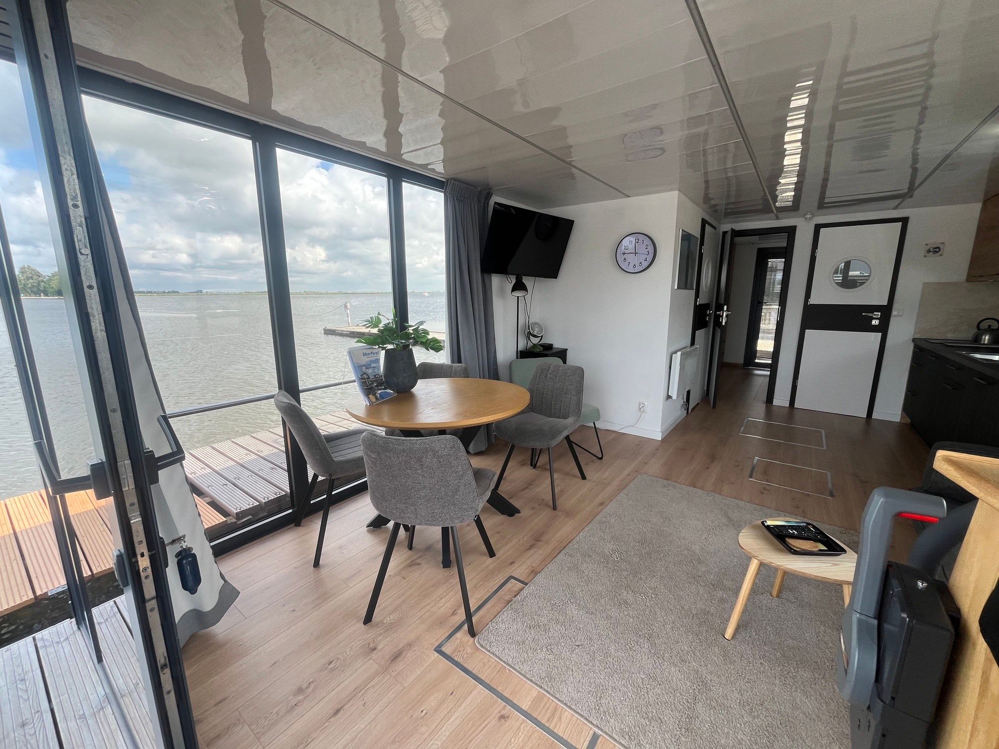 Campi 400 2021 – stalen woonboot met verhuurmogelijkheid - Foto 7