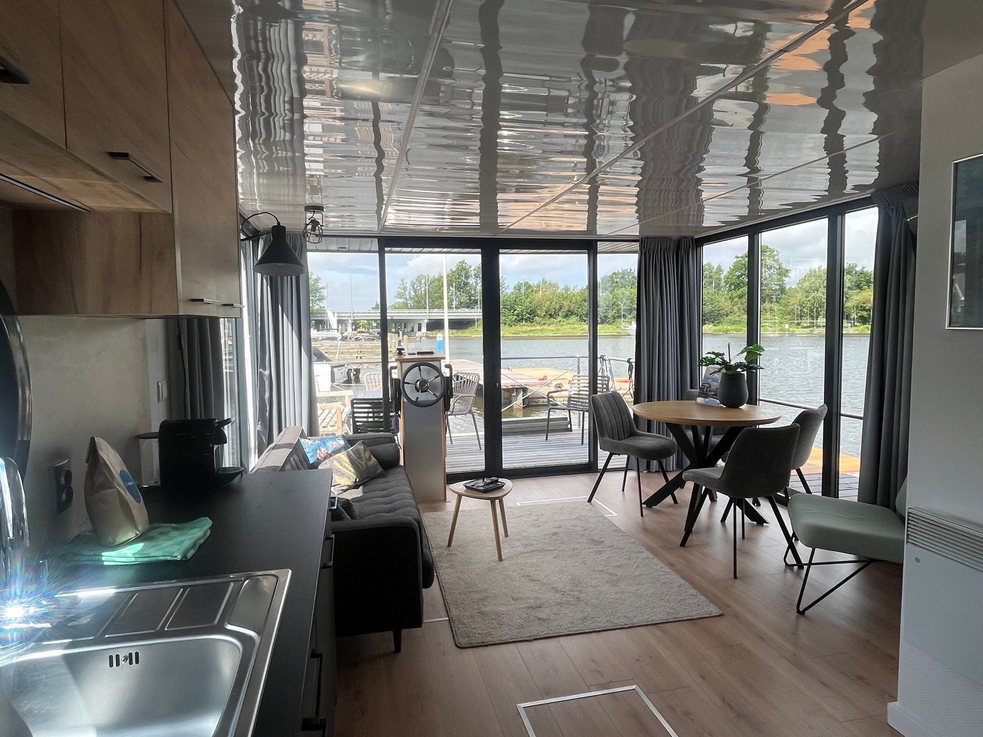 Campi 400 2021 – stalen woonboot met verhuurmogelijkheid - Foto 8