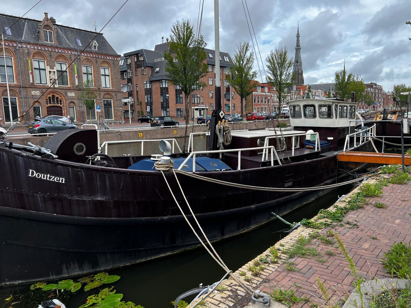 Ex Viskotter 16.80 1975 – Stalen woonboot met 2 hutten