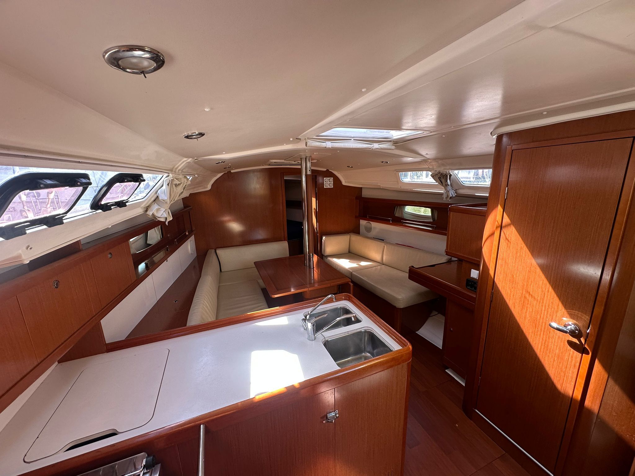 Beneteau Oceanis 37 - Foto 2