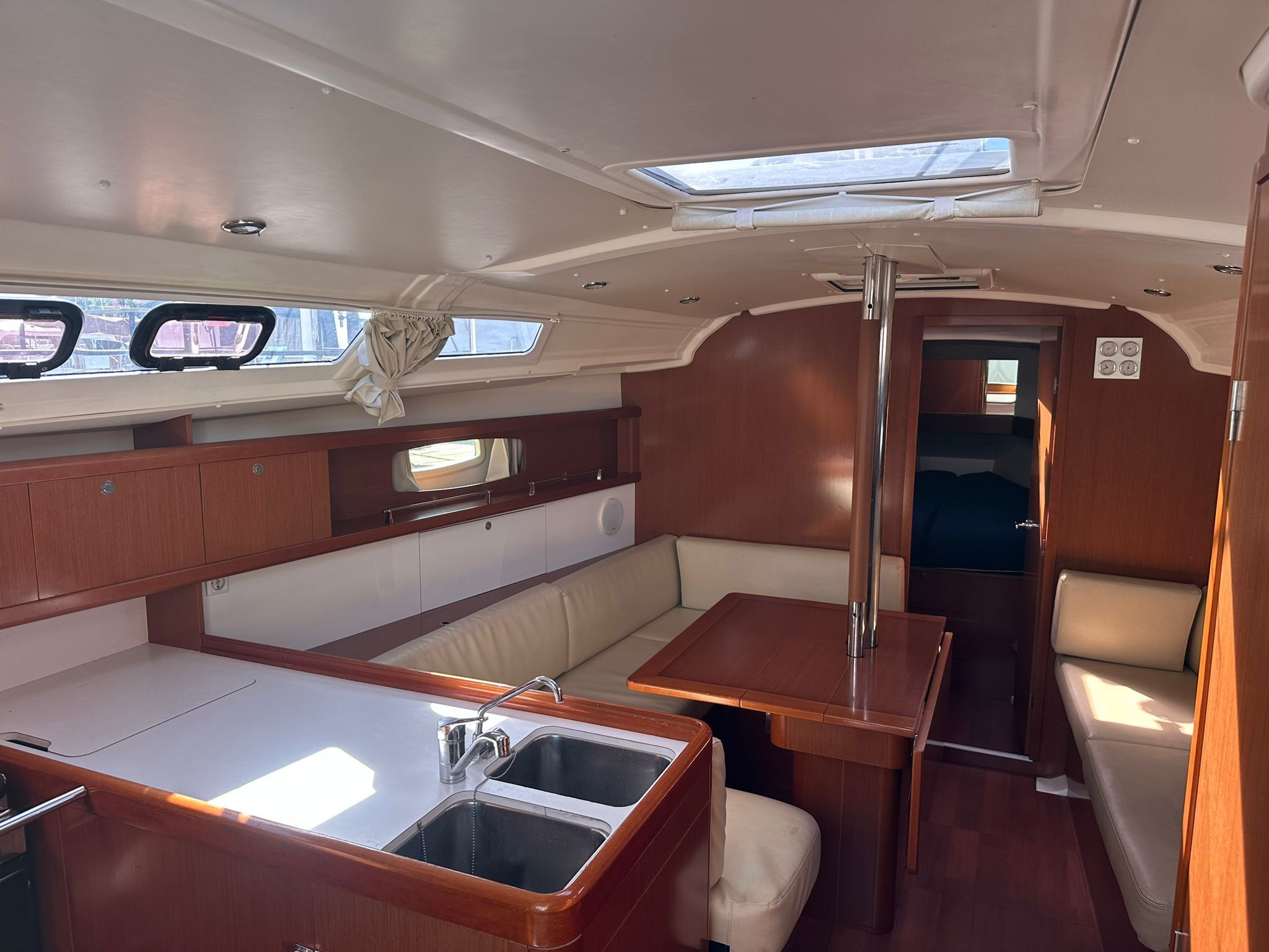 Beneteau Oceanis 37 - Foto 3