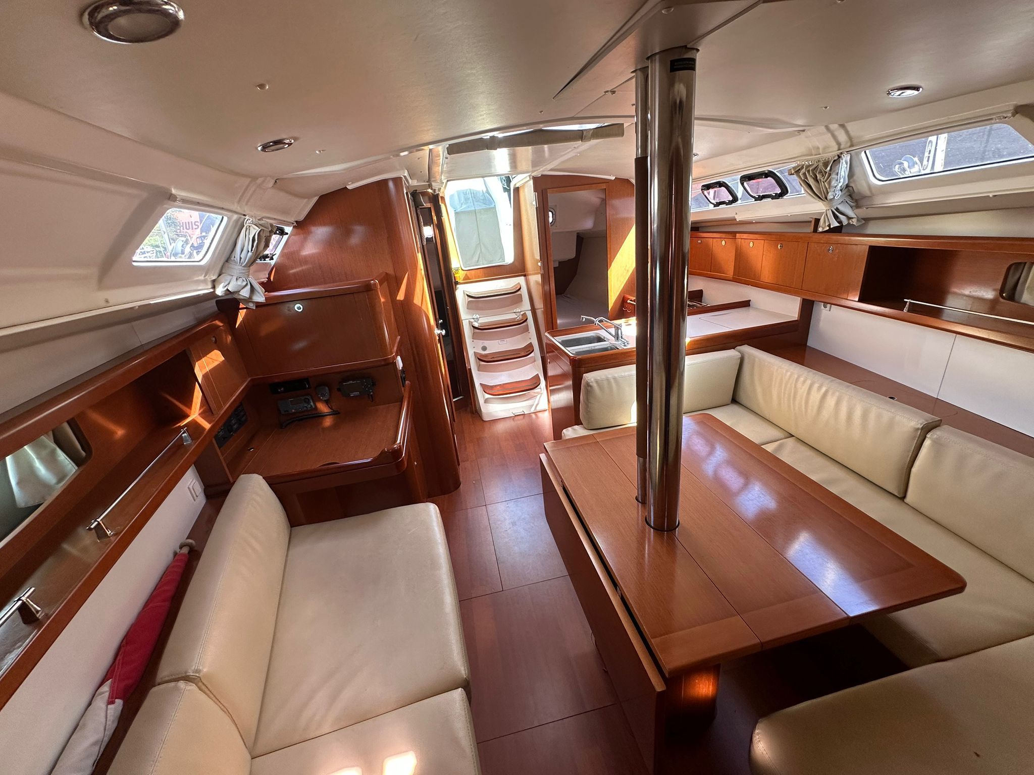 Beneteau Oceanis 37 - Foto 4