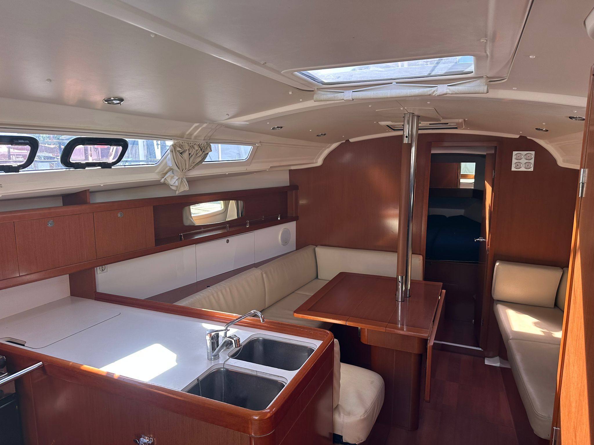 Beneteau Oceanis 37 - Foto 10