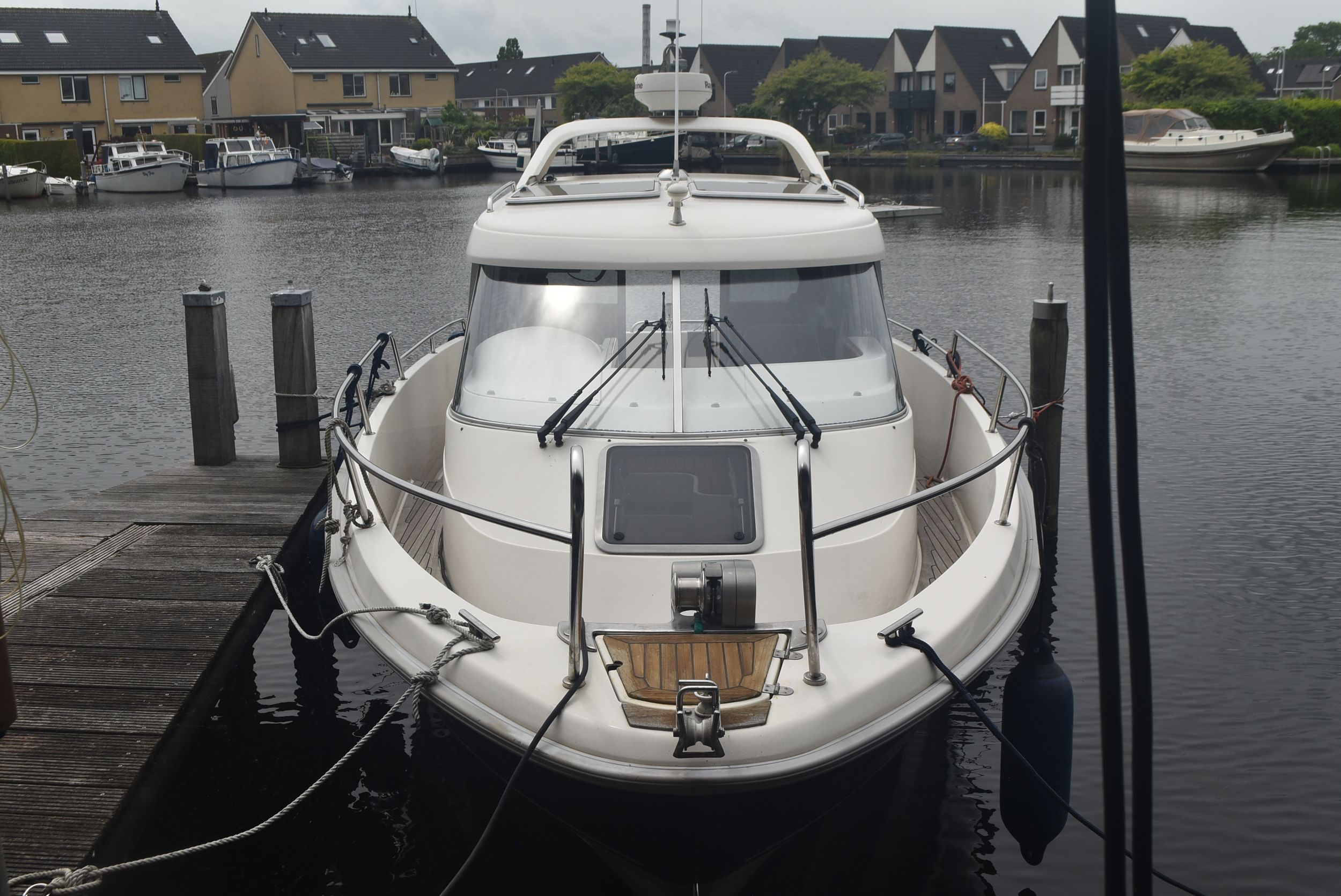 Aquador 25C 2004 – Finse sportieve daycruiser met 170 pk - Foto 2