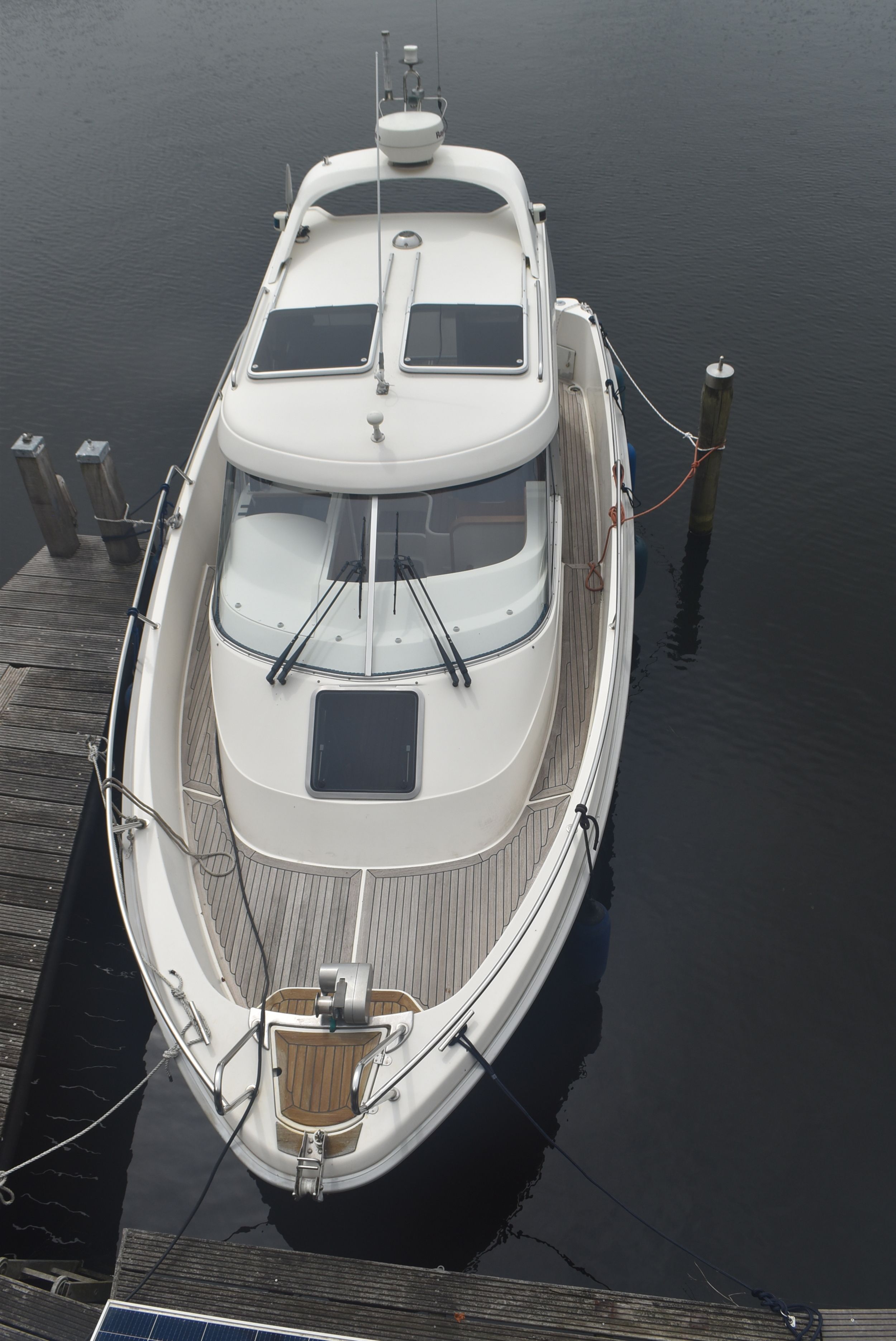 Aquador 25C 2004 – Finse sportieve daycruiser met 170 pk - Foto 3