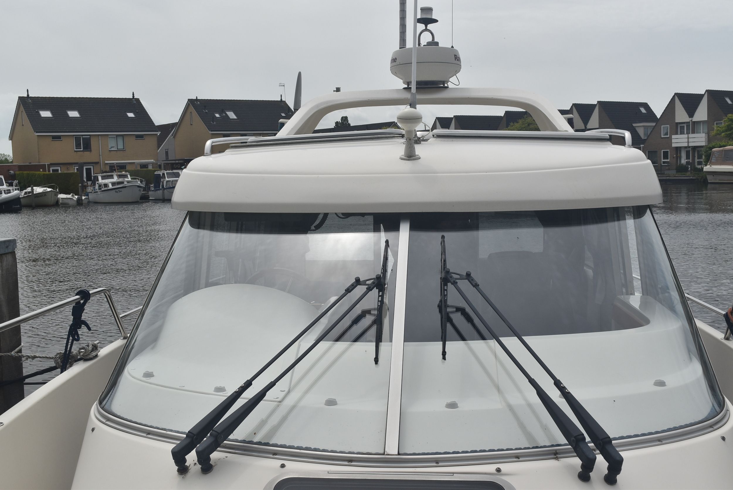 Aquador 25C 2004 – Finse sportieve daycruiser met 170 pk - Foto 4