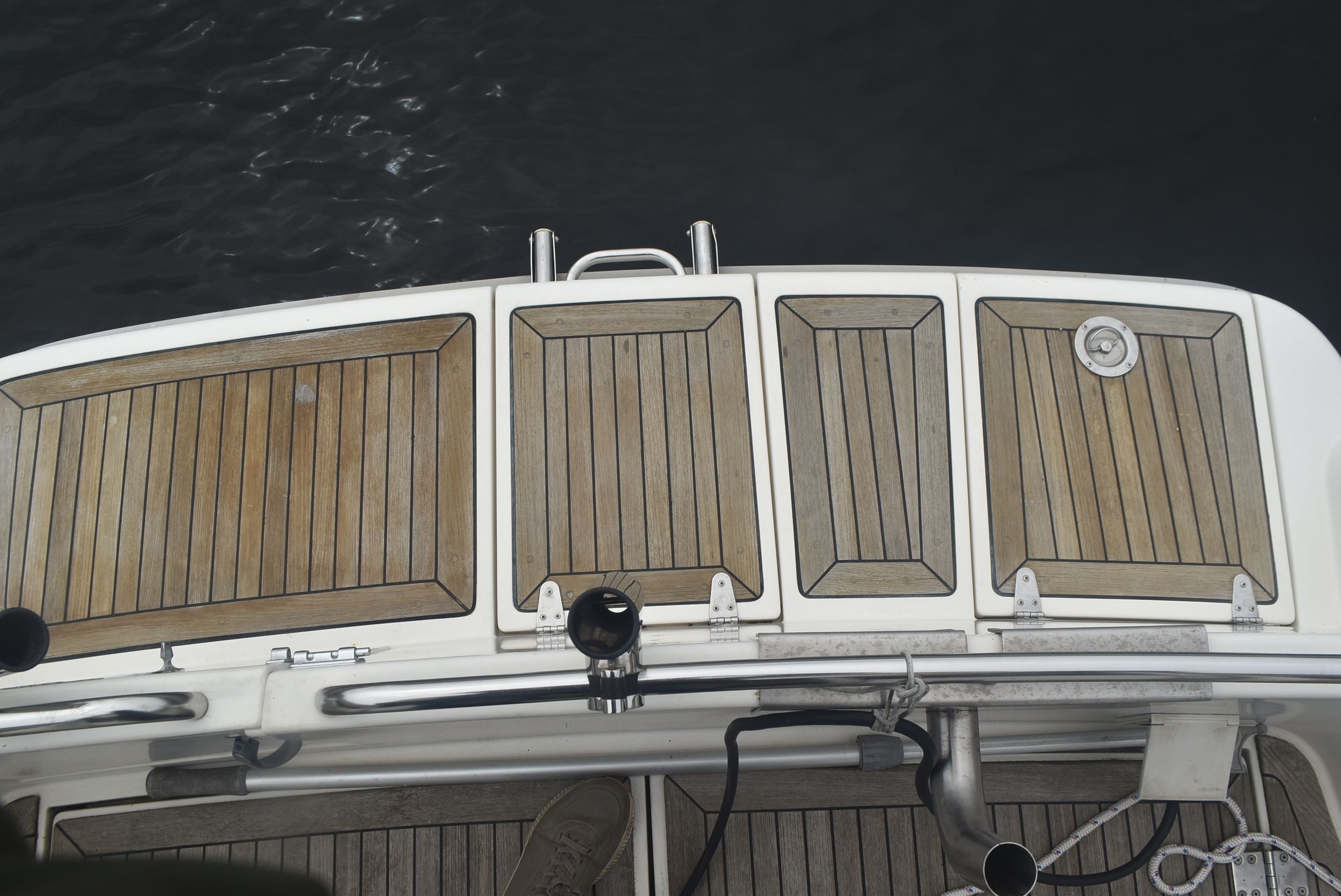Aquador 25C 2004 – Finse sportieve daycruiser met 170 pk - Foto 6