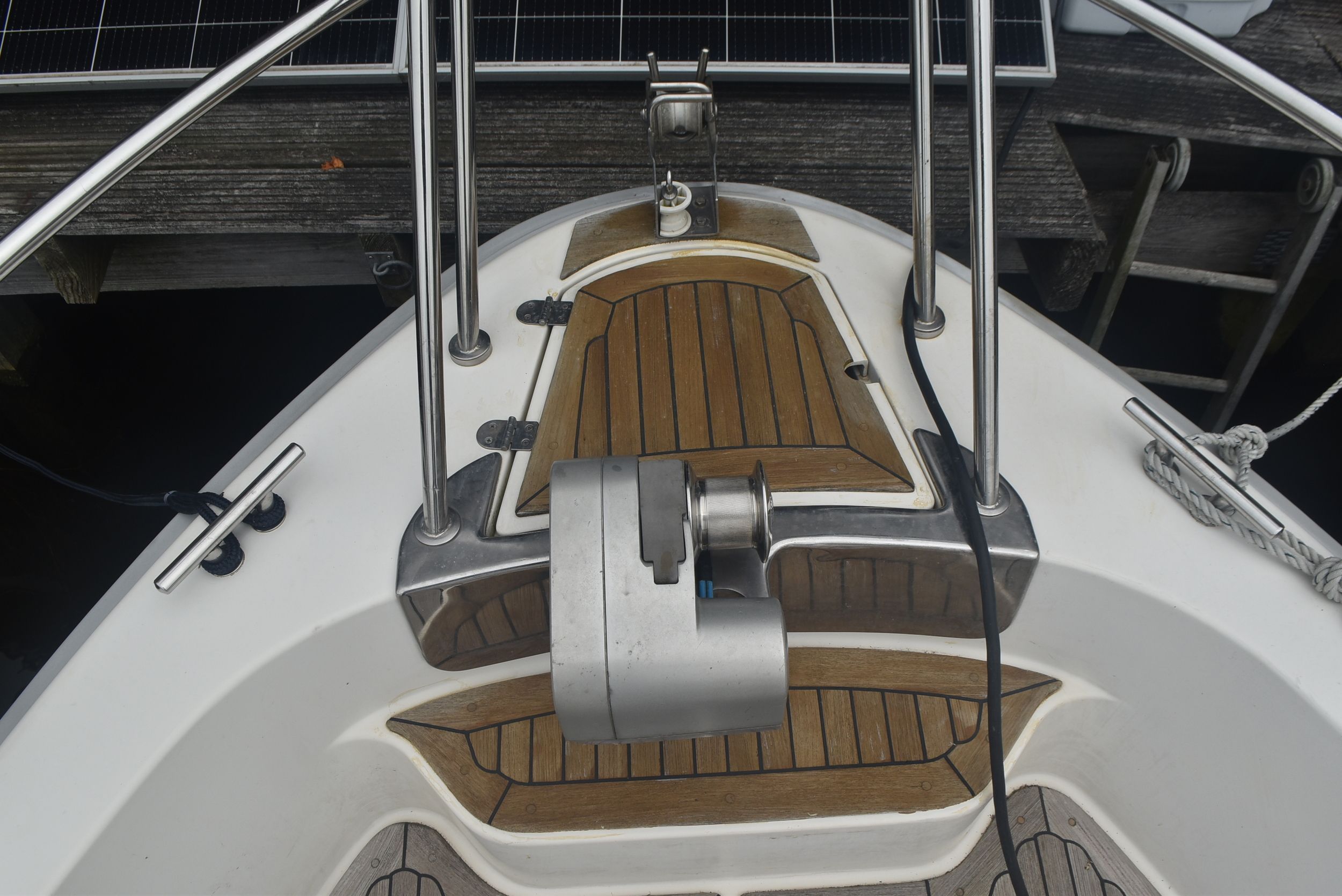 Aquador 25C 2004 – Finse sportieve daycruiser met 170 pk - Foto 7
