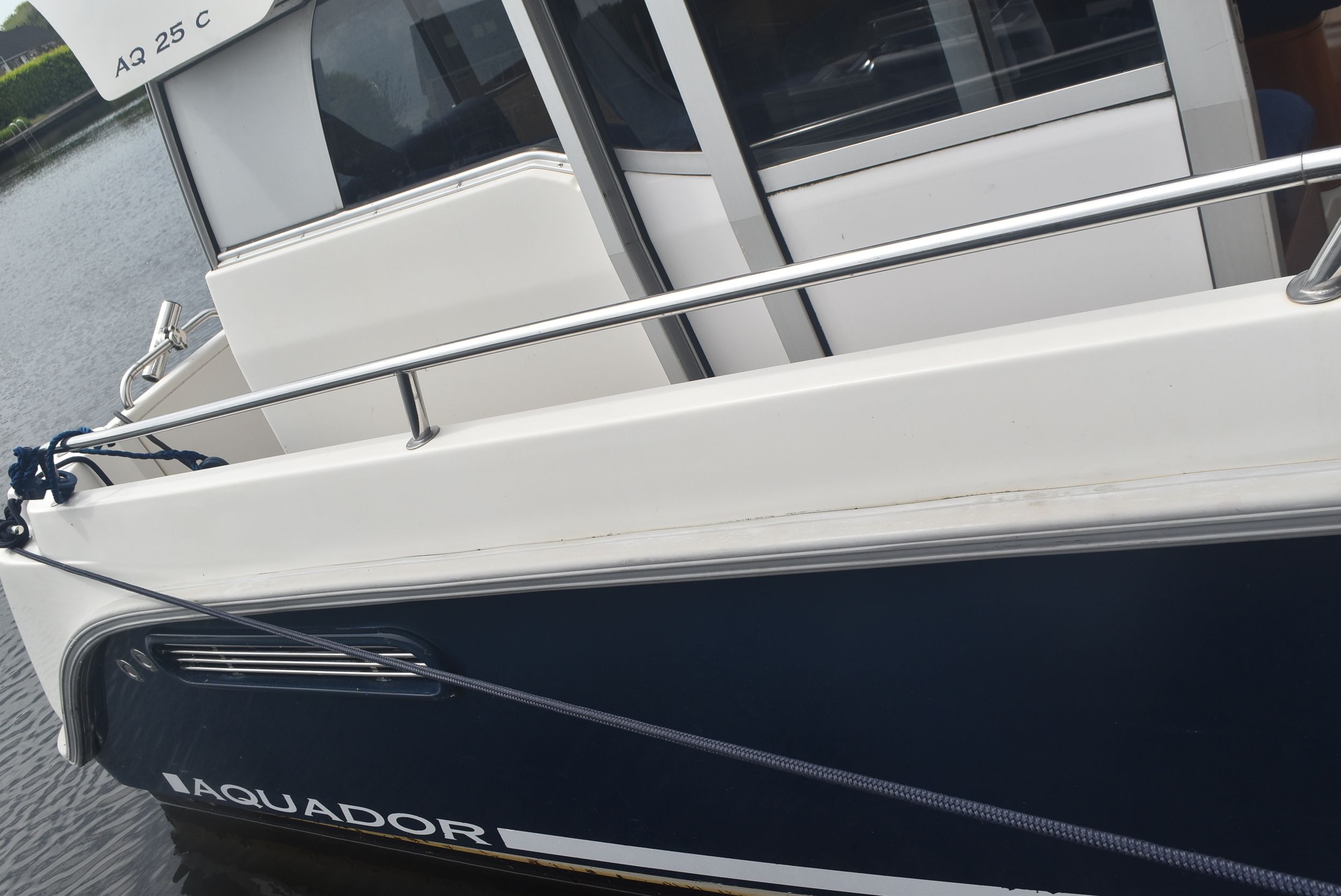 Aquador 25C 2004 – Finse sportieve daycruiser met 170 pk - Foto 8