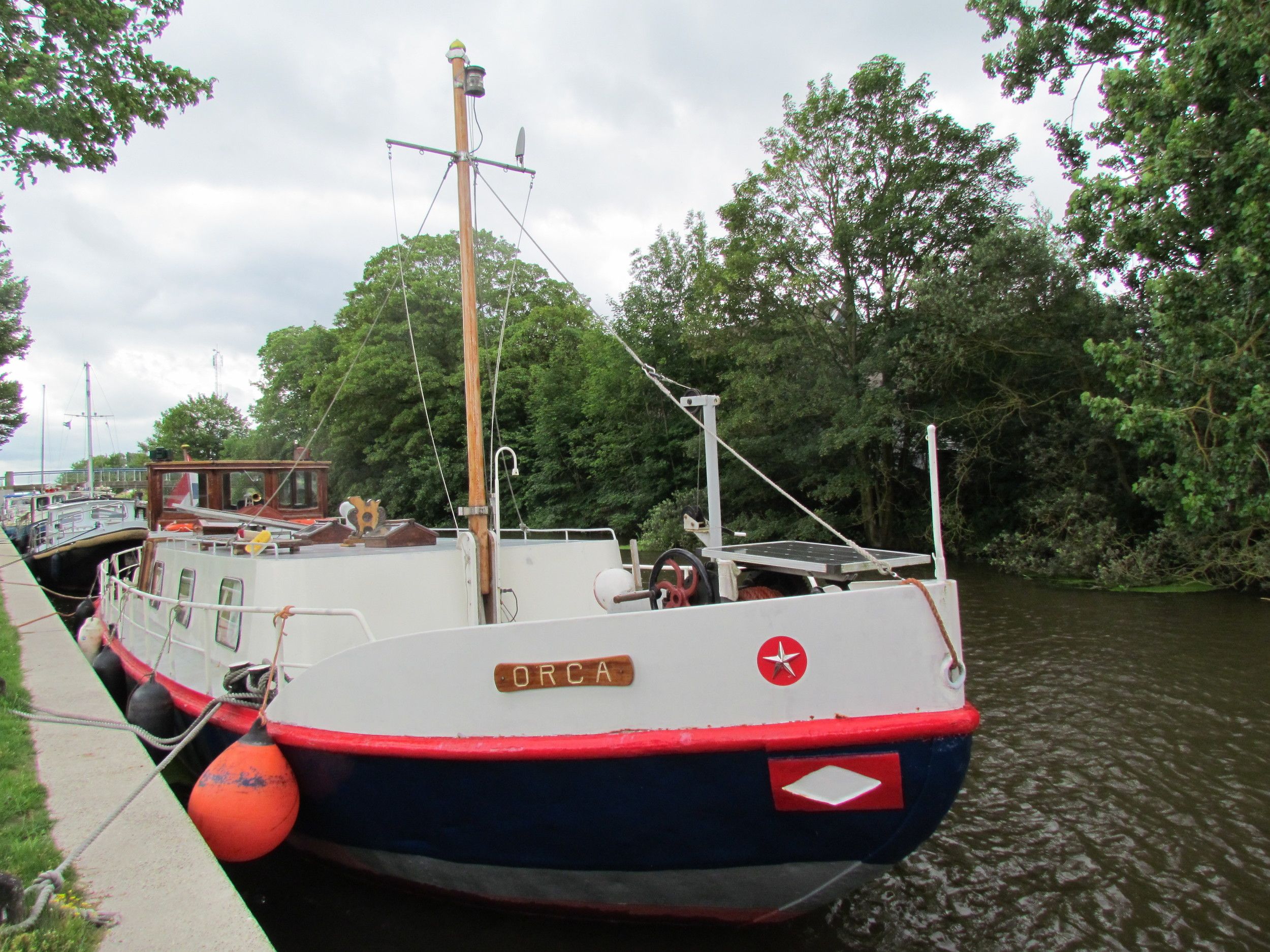 Hamburger Schuit 1956 – Varend woonschip met karakter - Foto 2