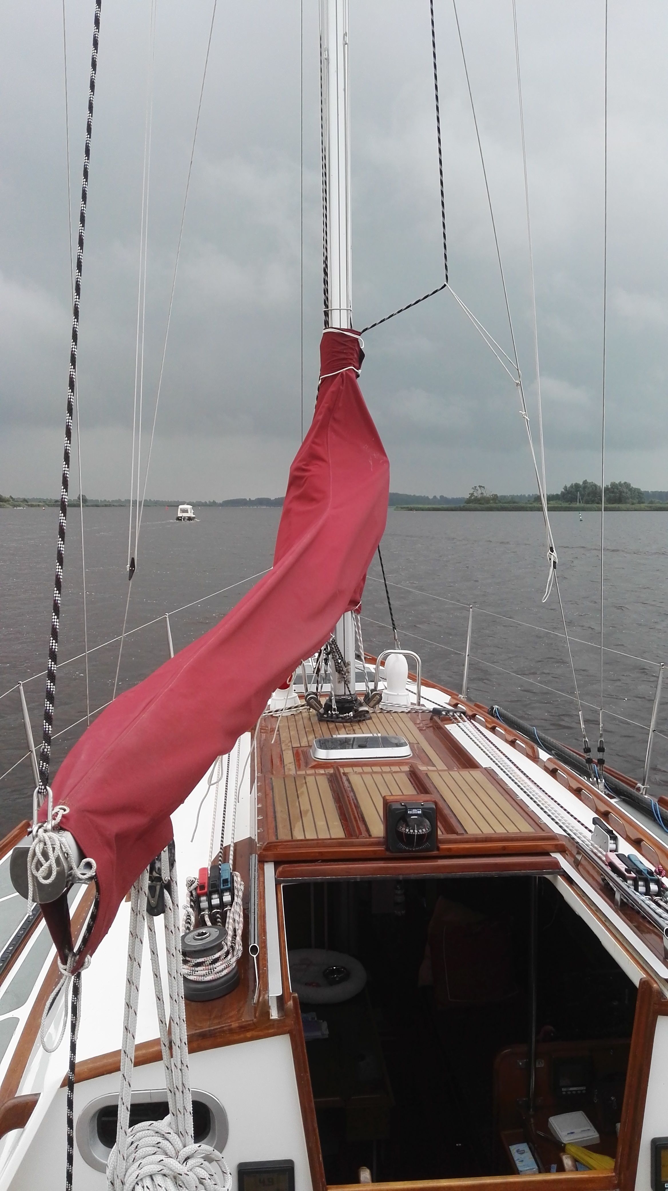 Waarschip 900+ 1986 – Houten zeiljacht met volledige stahoogte - Foto 13