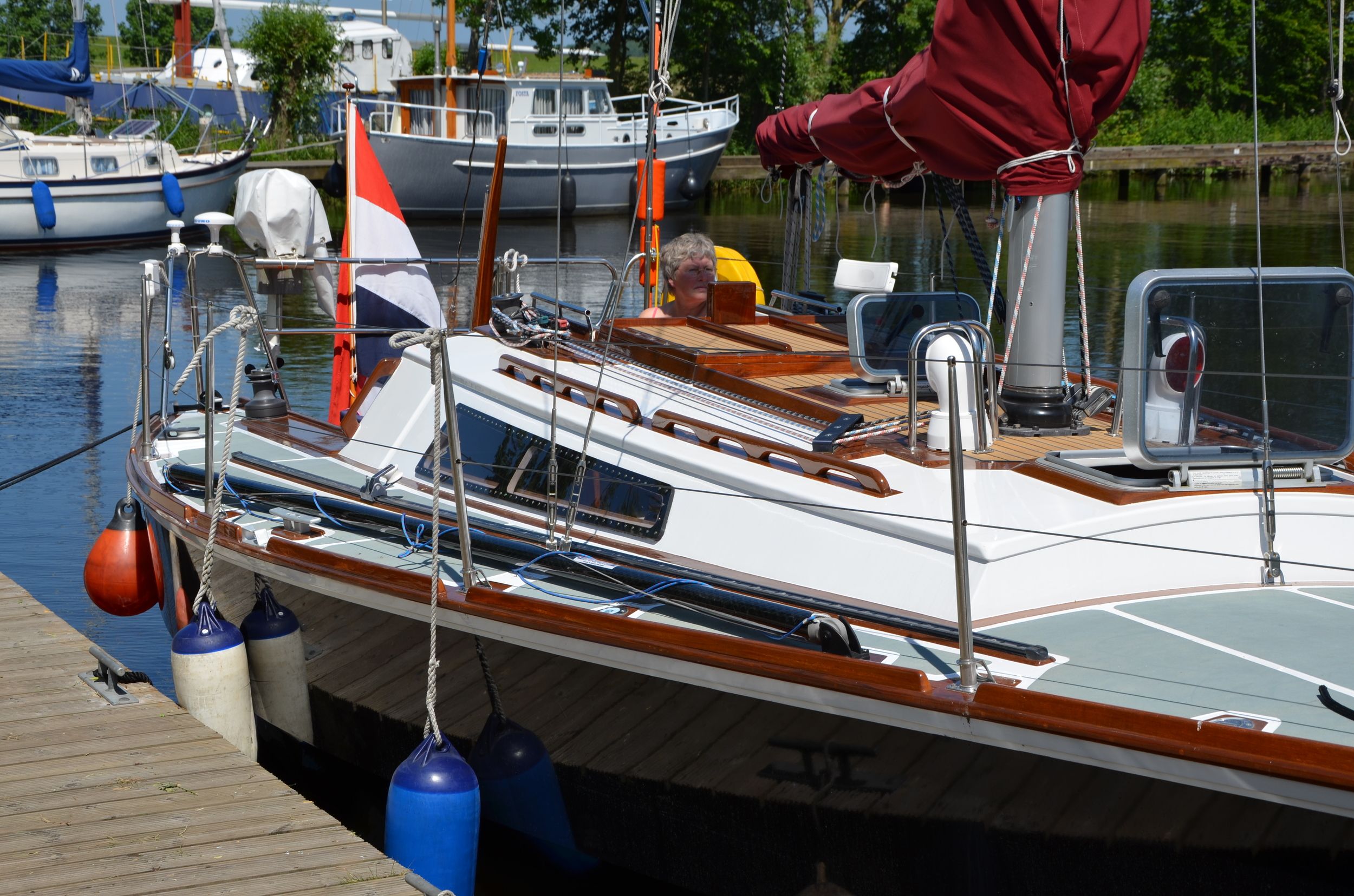 Waarschip 900+ 1986 – Houten zeiljacht met volledige stahoogte - Foto 15