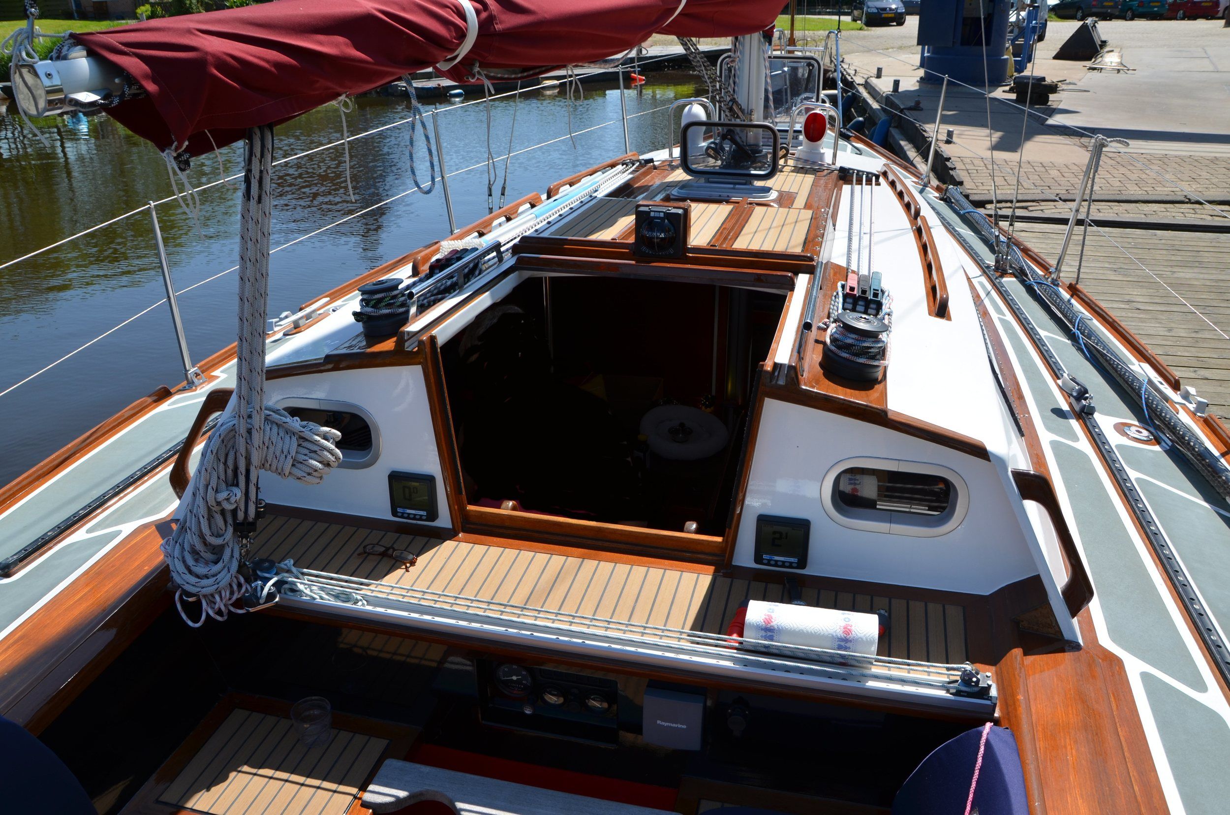 Waarschip 900+ 1986 – Houten zeiljacht met volledige stahoogte - Foto 3