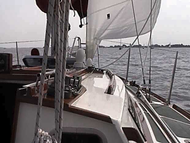 Waarschip 900+ 1986 – Houten zeiljacht met volledige stahoogte - Foto 5