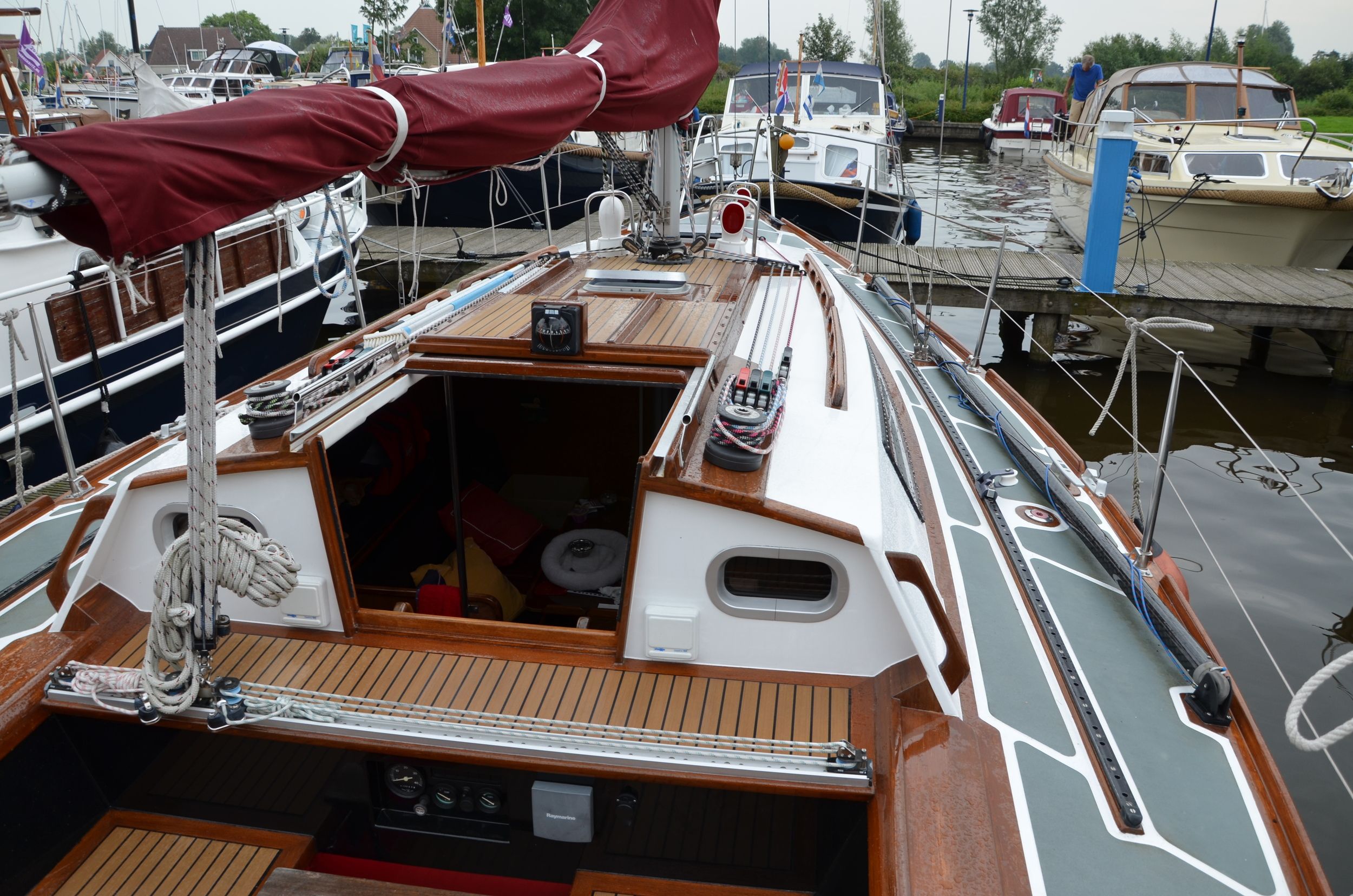 Waarschip 900+ 1986 – Houten zeiljacht met volledige stahoogte - Foto 6