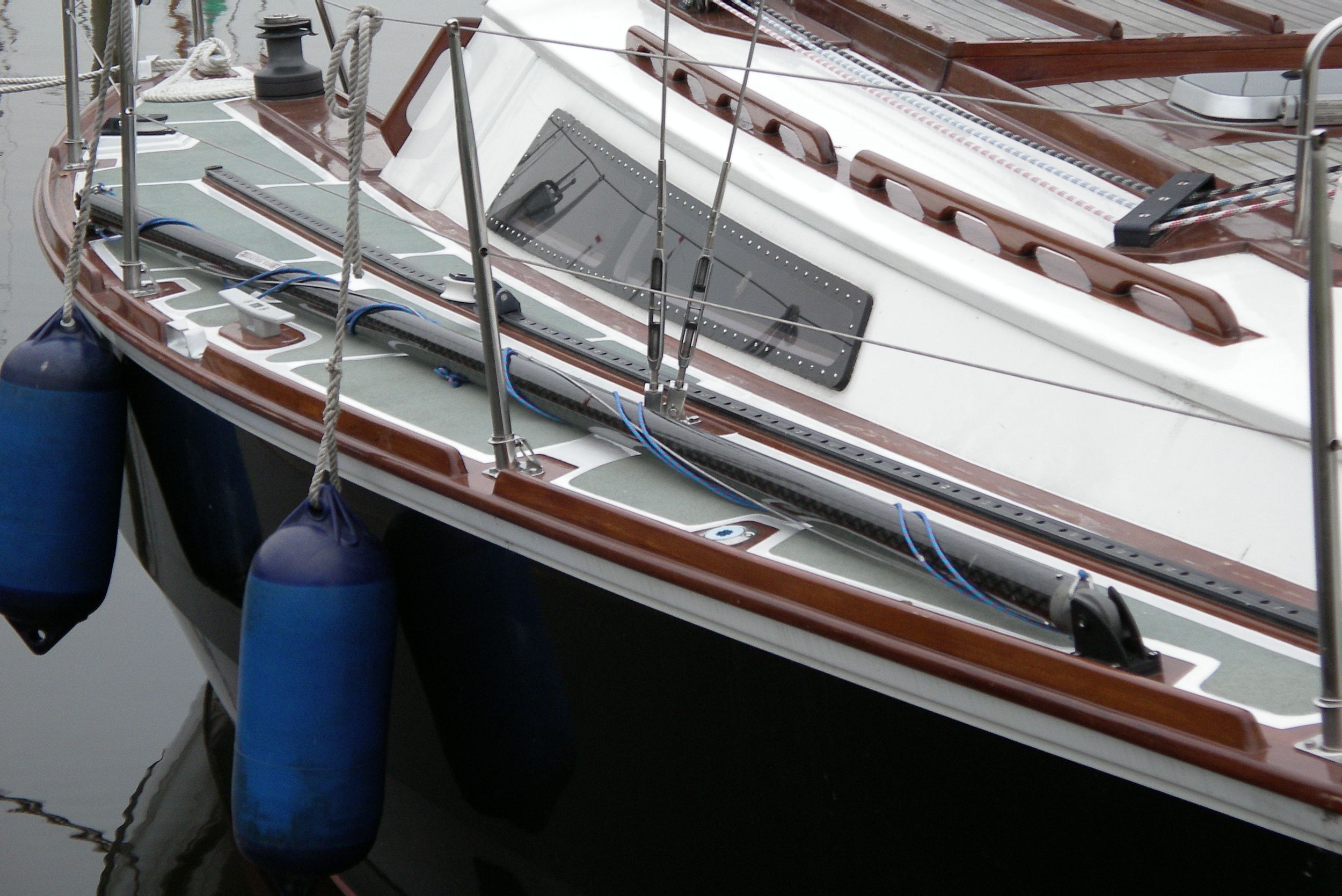 Waarschip 900+ 1986 – Houten zeiljacht met volledige stahoogte - Foto 8