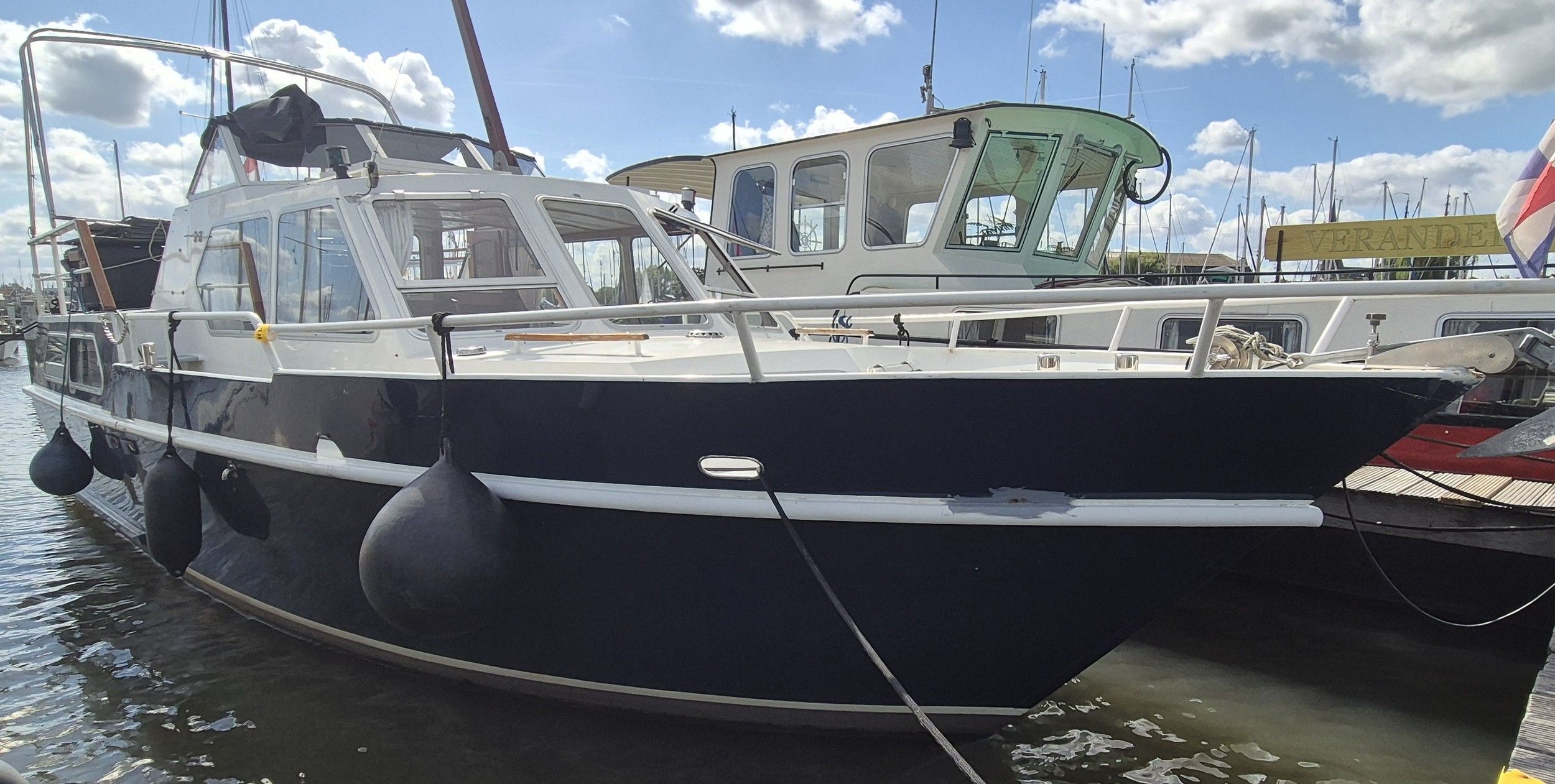 Beachcraft 10.5 AK 1978 – flybridge motorboot te koop