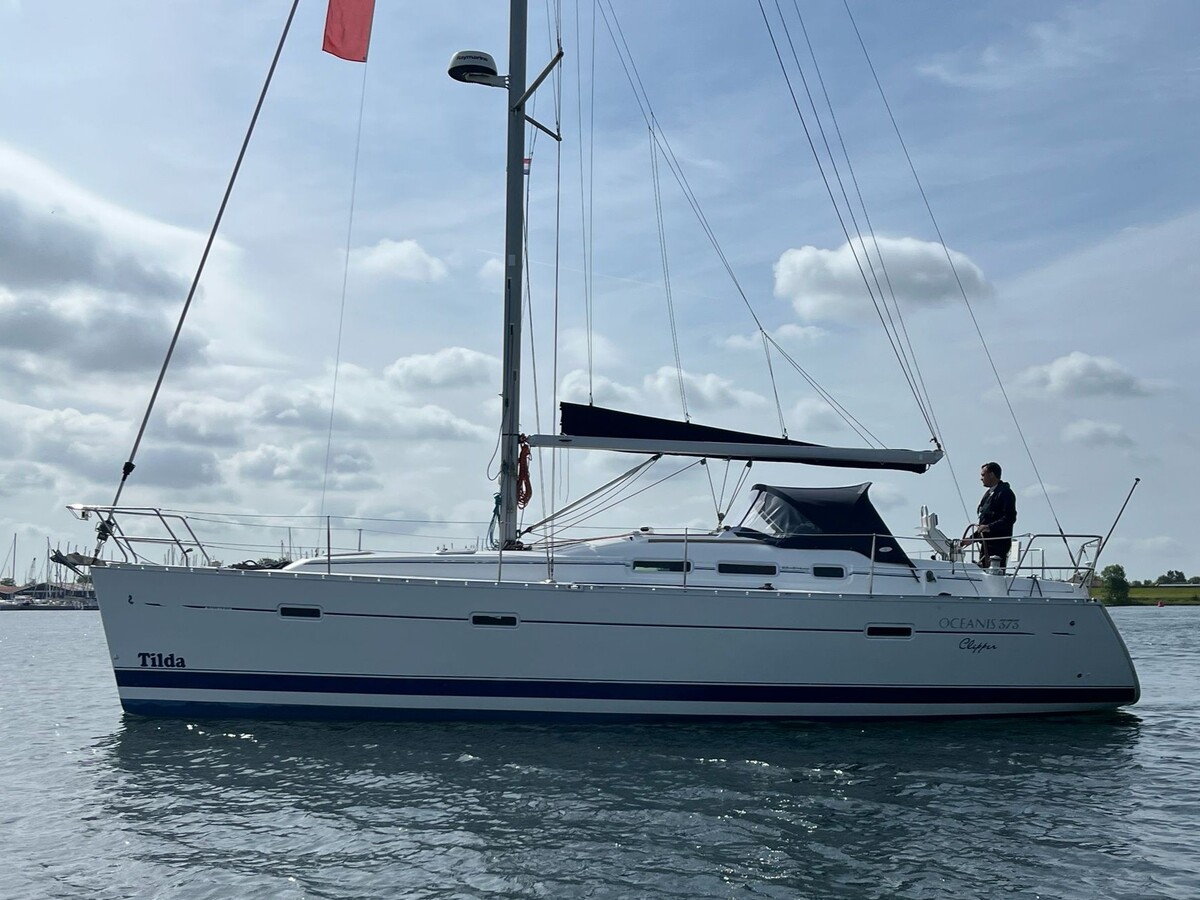 Beneteau Oceanis 373 - Foto 1