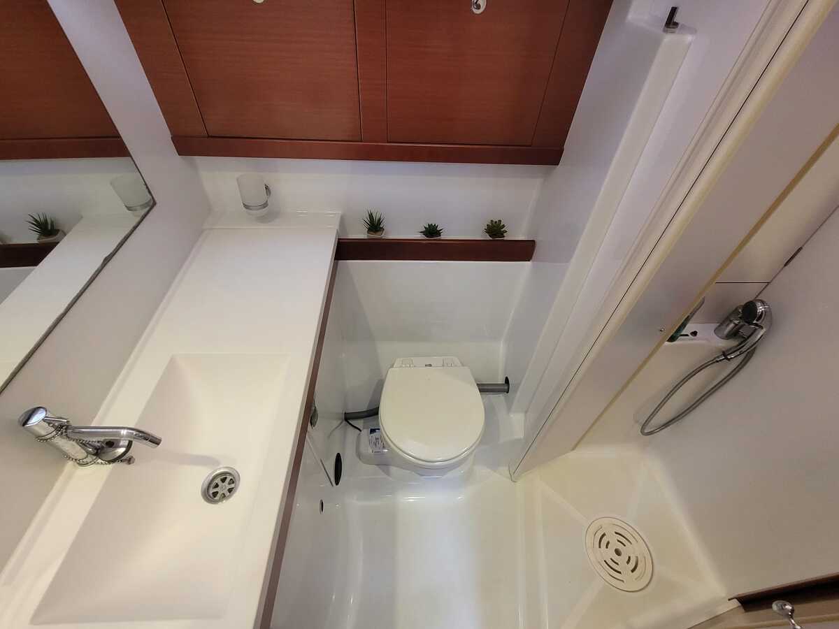 Beneteau Oceanis 54 2011 – Bluewater cruiser met 3 hutten - Foto 19