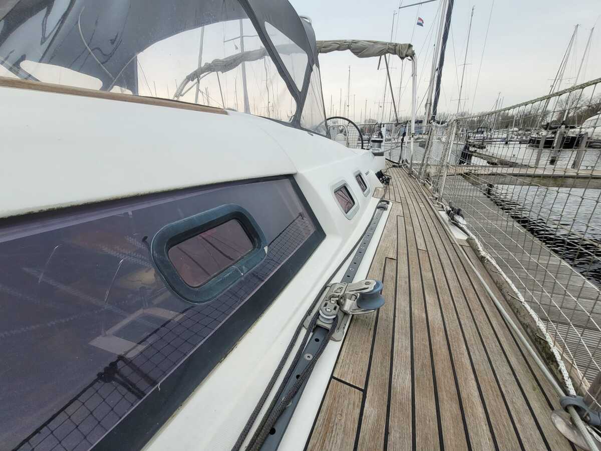 Beneteau Oceanis 54 2011 – Bluewater cruiser met 3 hutten - Foto 30