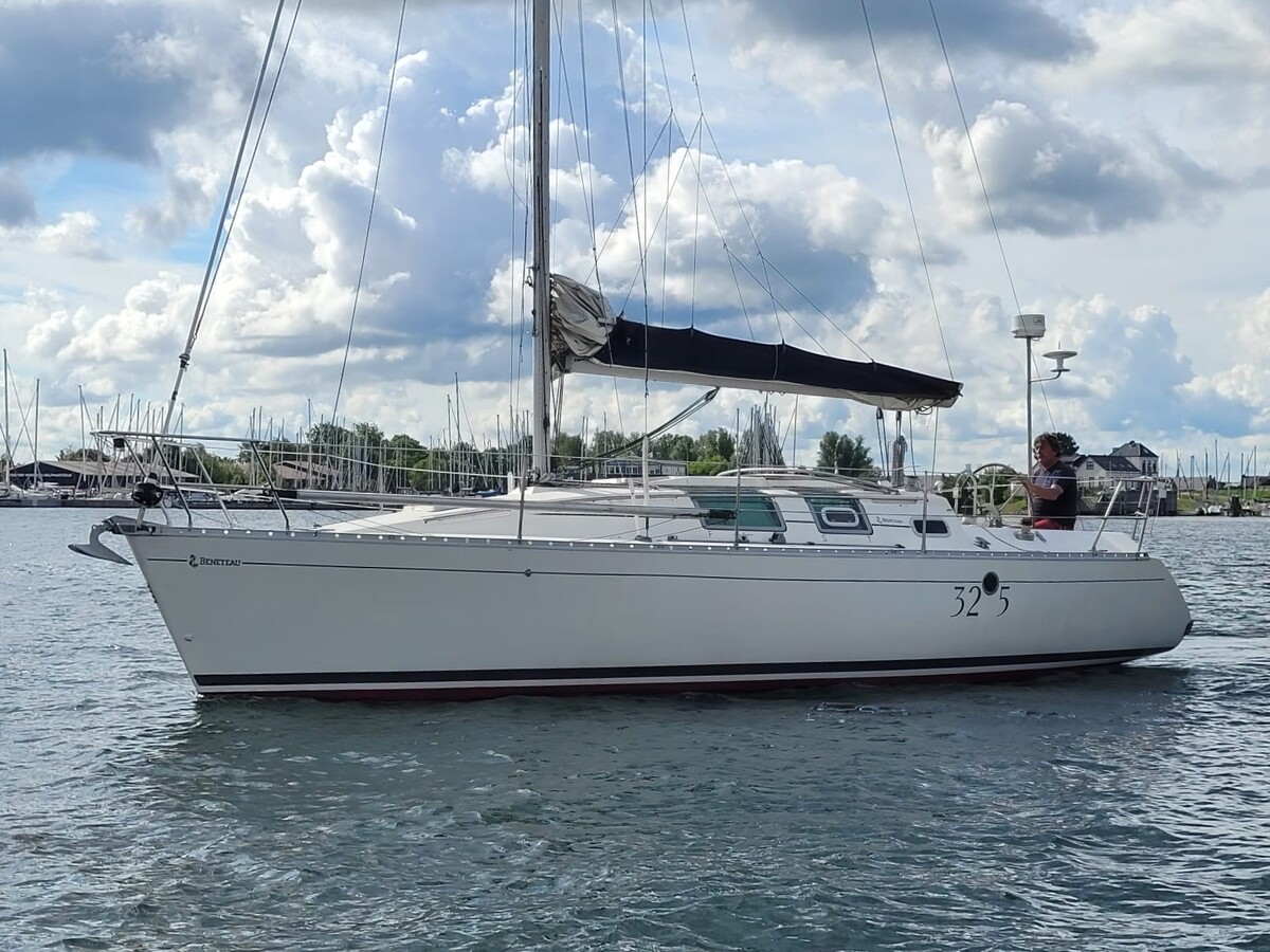 Beneteau First 32S5 1992 – Starck-design & sportief karakter - Foto 1
